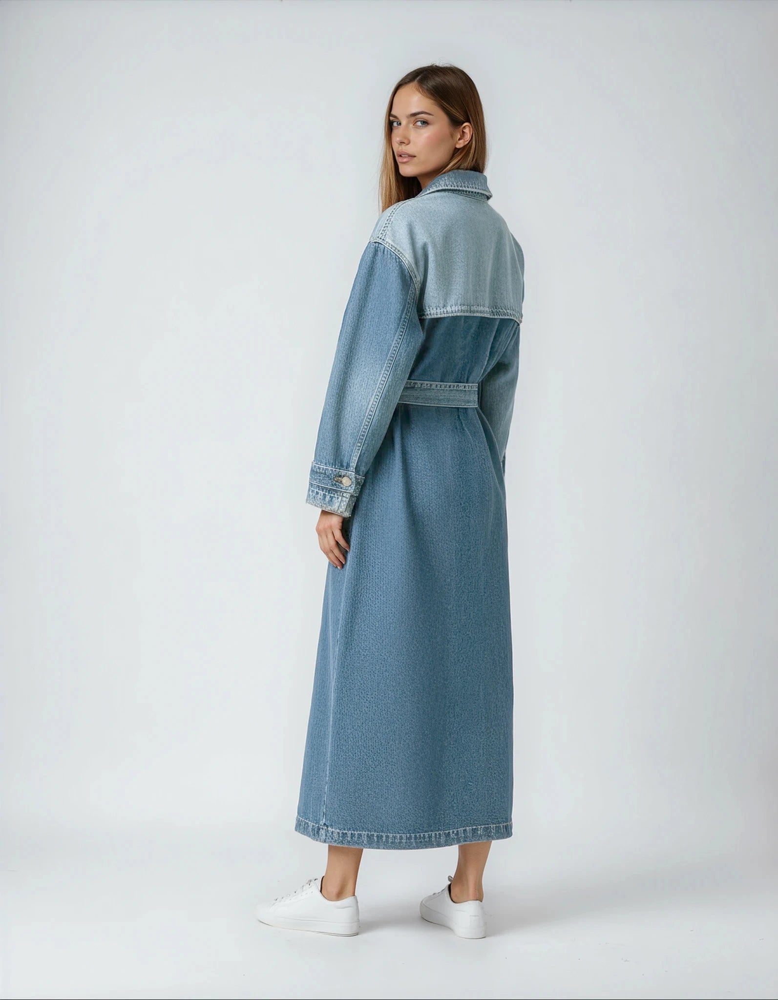 VITTORIA – מעיל ג׳ינס ארוך בגזרת טרנץ׳ עם חגורה