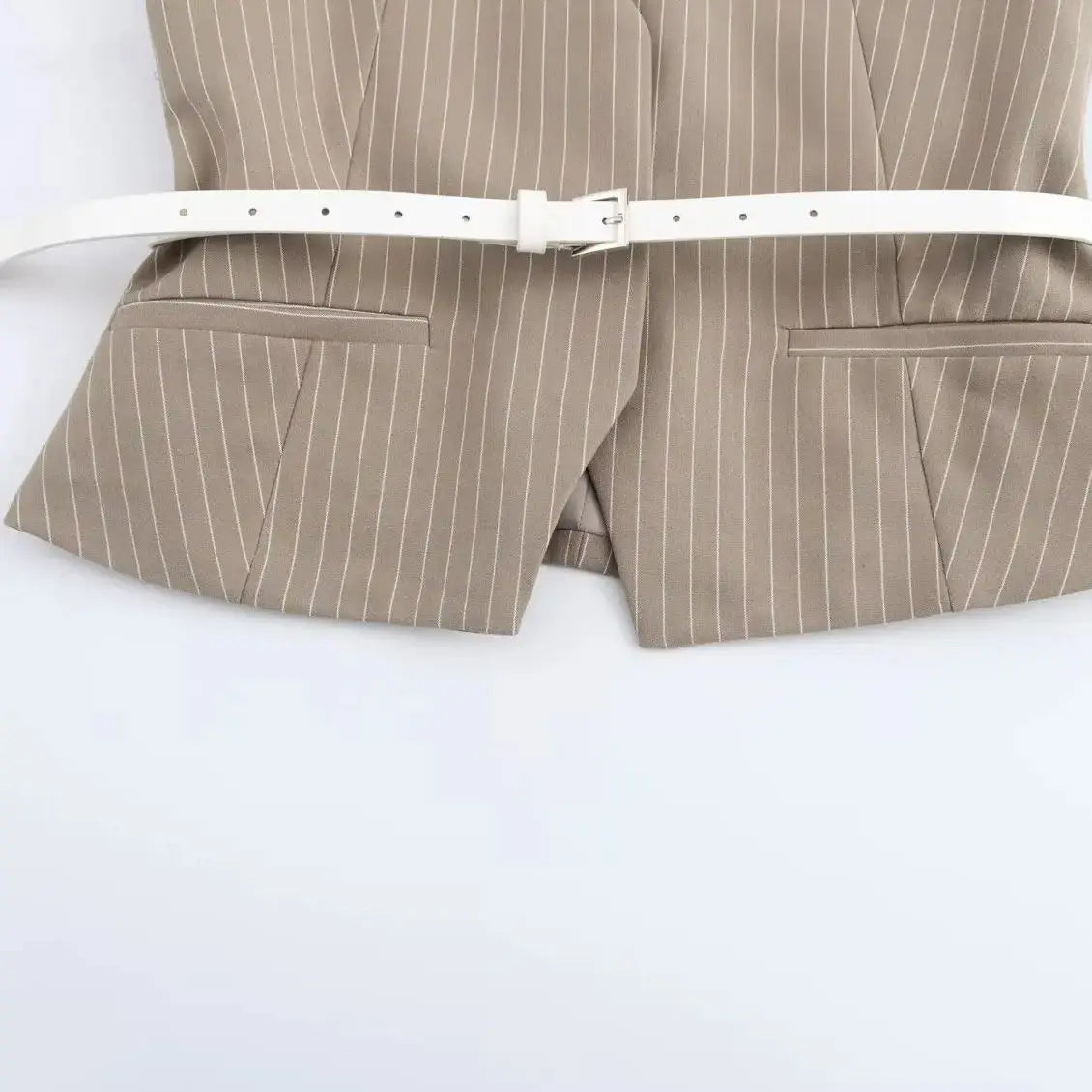 LARÉN – וסט מחויט עם חגורה וצווארון