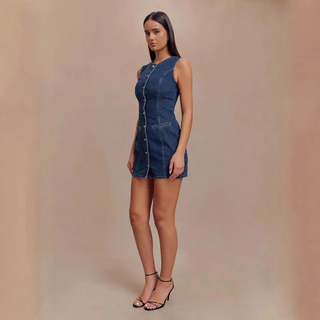 YAEL – שמלת ג'ינס קצרה בגזרה מחטבת