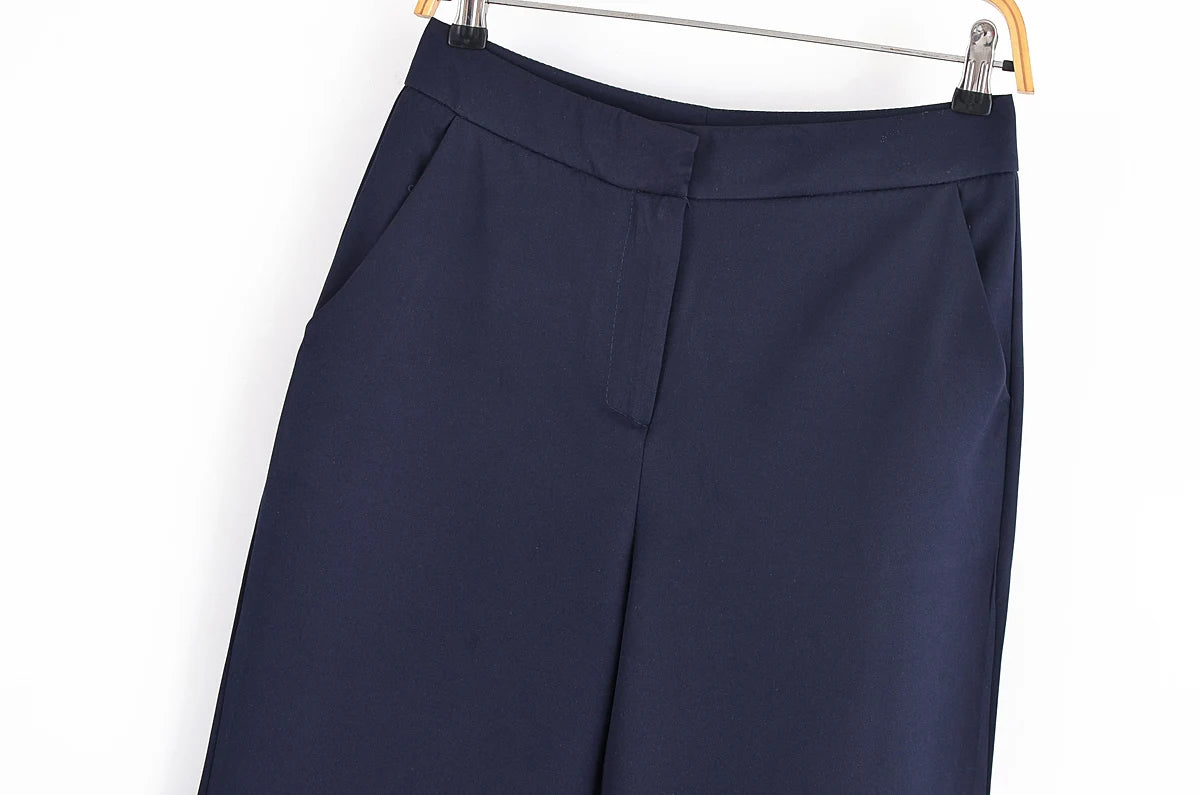 SORA – סט מחויט: וסט עם כפתורים כפולים ומכנסיים ישרים בנייבי