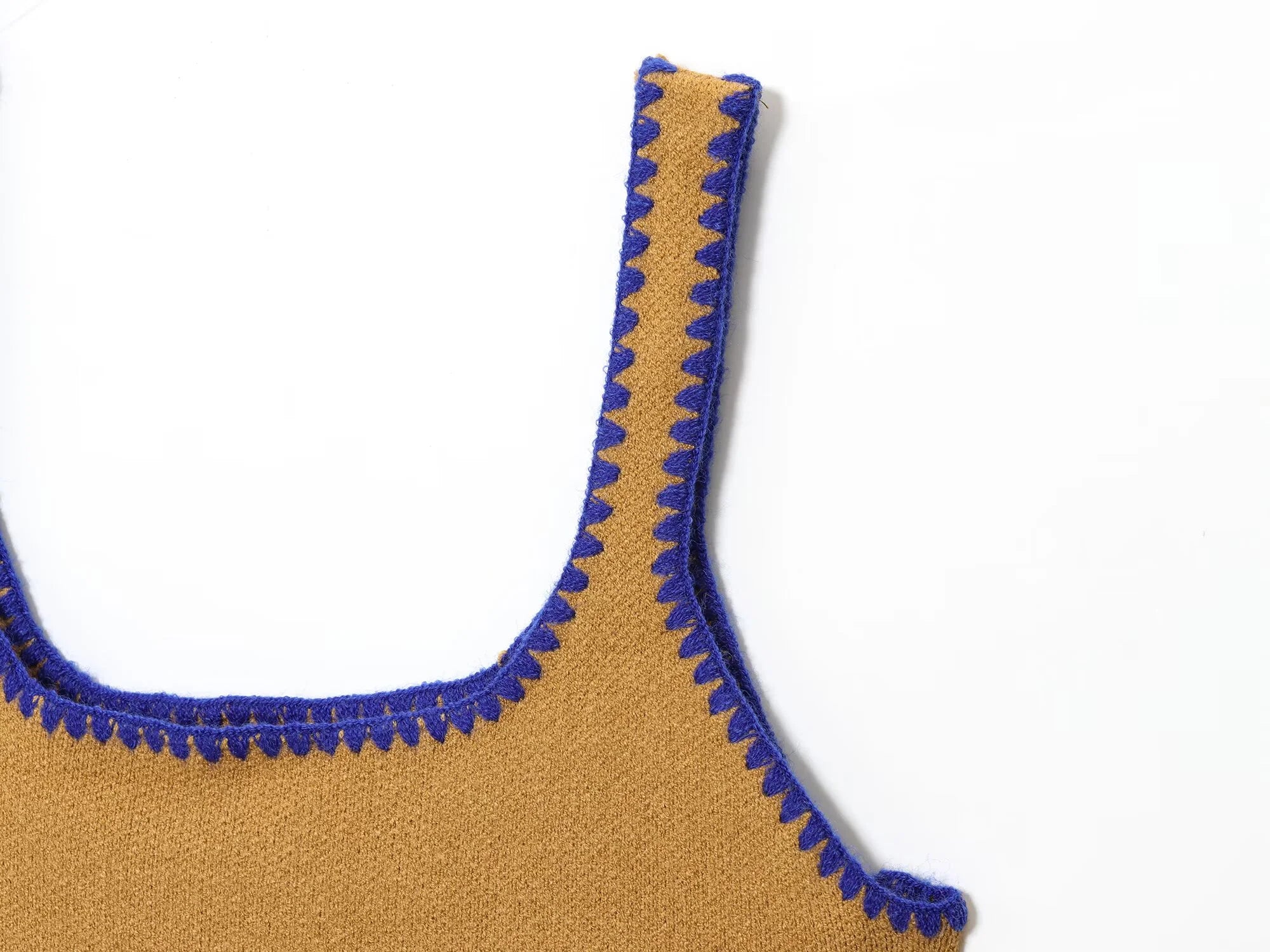 LATTE – סט סריגים: קרדיגן וגופייה תואמים עם פסים בגוון חרדל