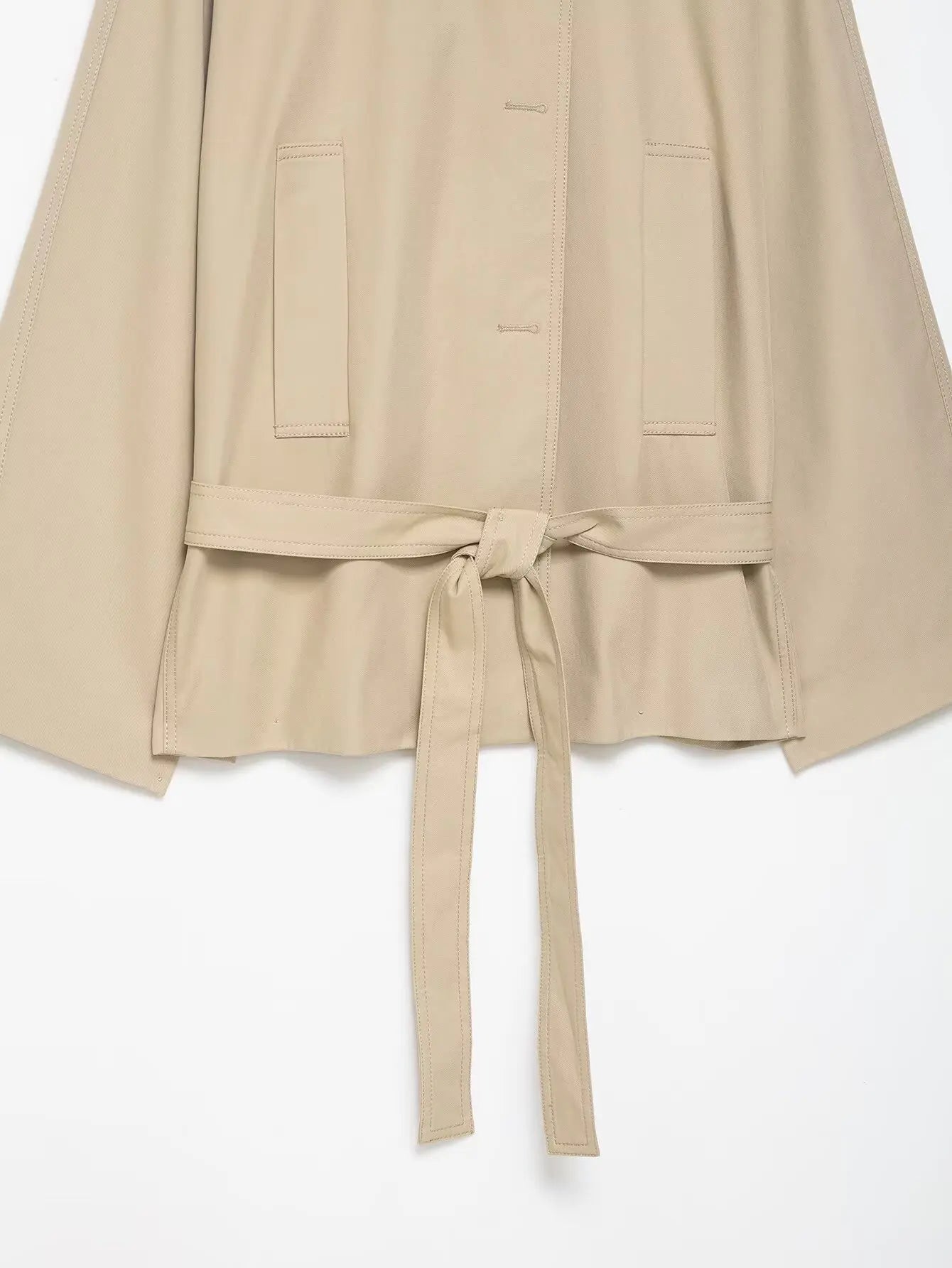 LIN – סט ז׳קט קשירה ומכנסיים קצרים בגזרה נשית ורכה