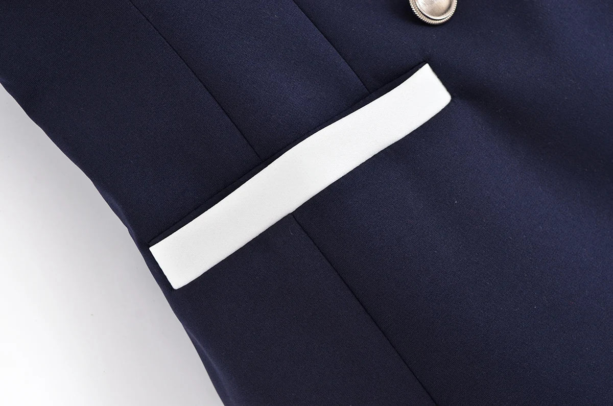 SORA – וסט מחויט עם כפתורים כפולים וצווארון מחודד בנייבי