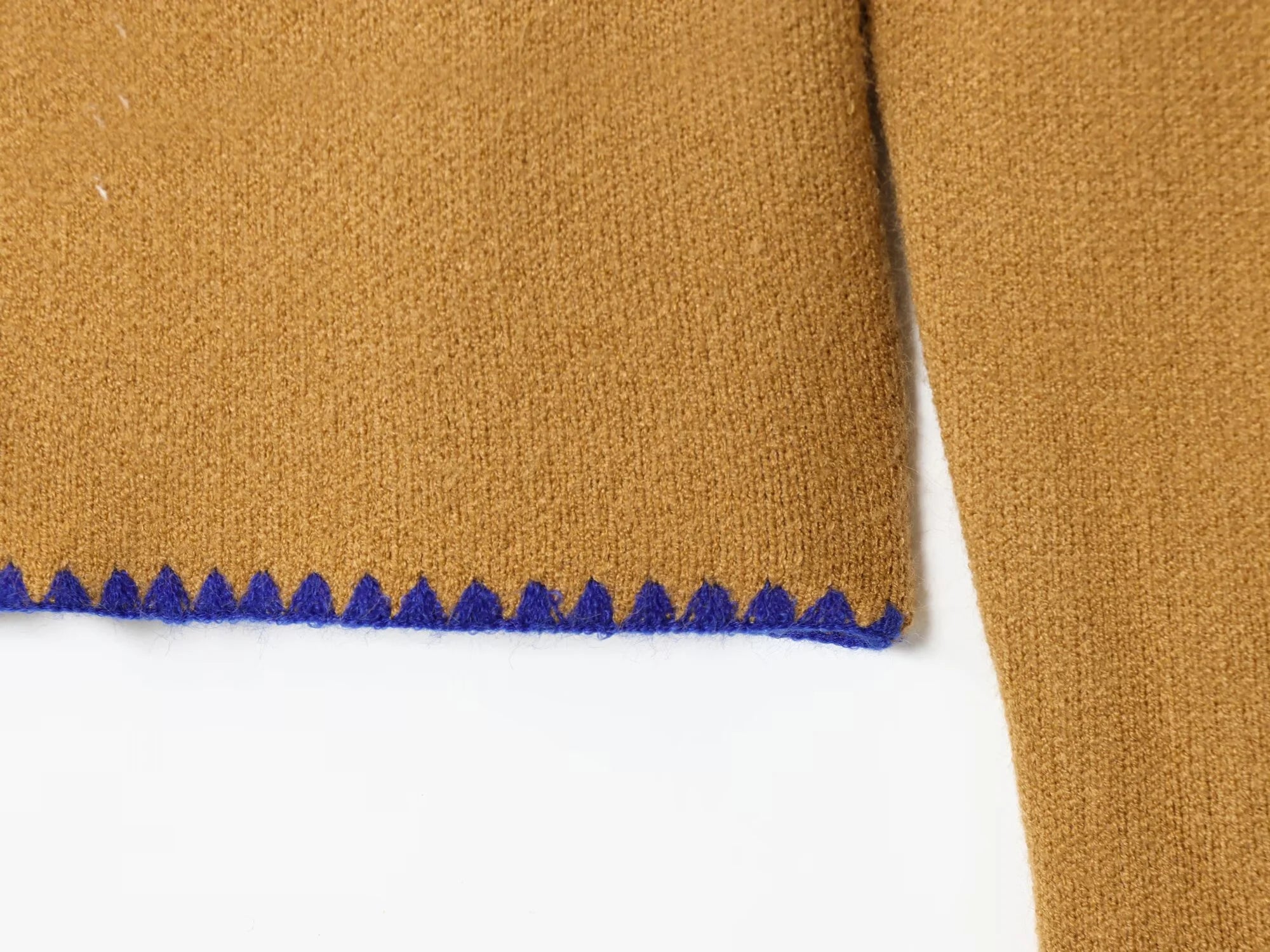 LATTE – סט סריגים: קרדיגן וגופייה תואמים עם פסים בגוון חרדל