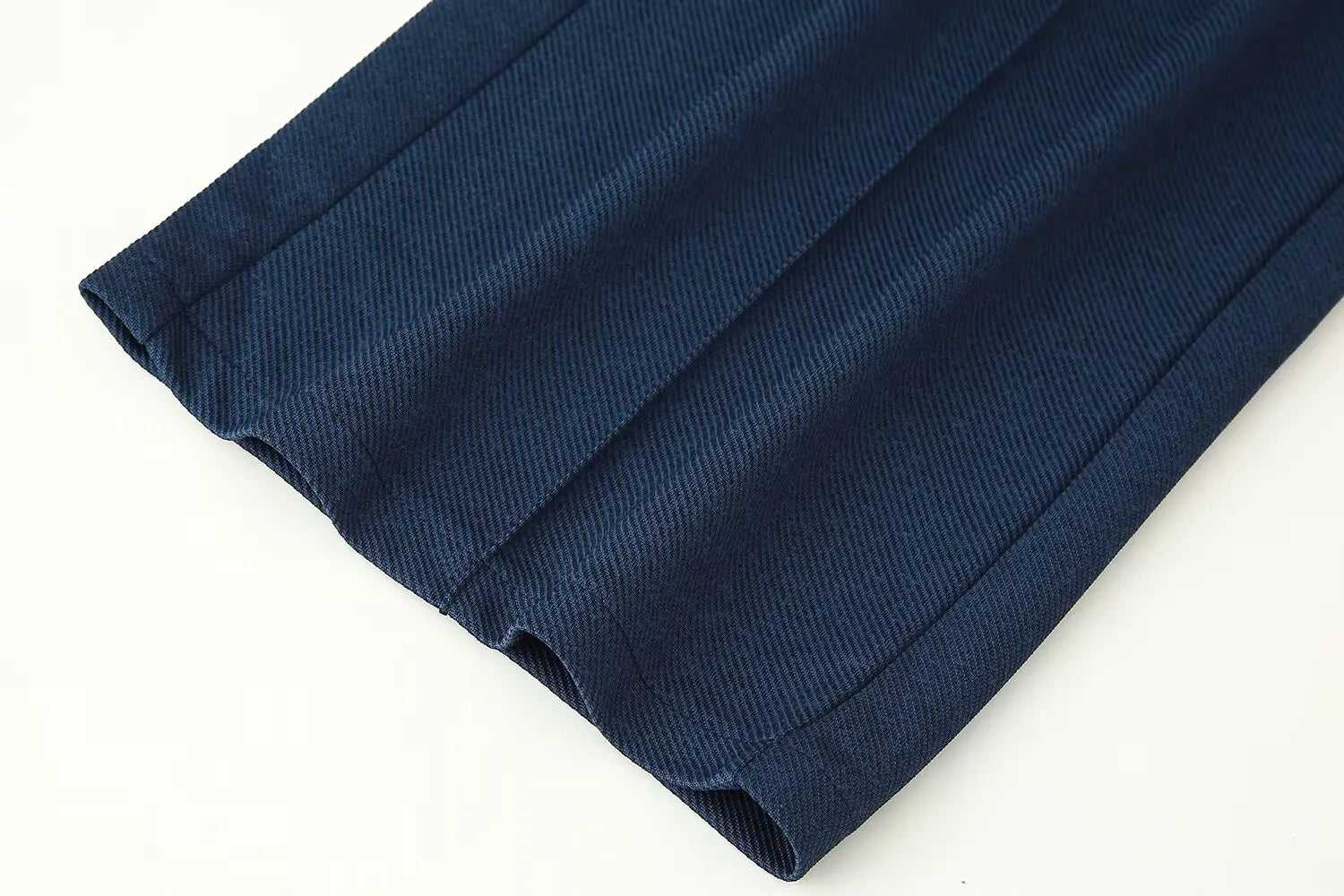 NOELLE – מכנסי Flare מתרחבים עם חגורה כלולה בכחול נייבי