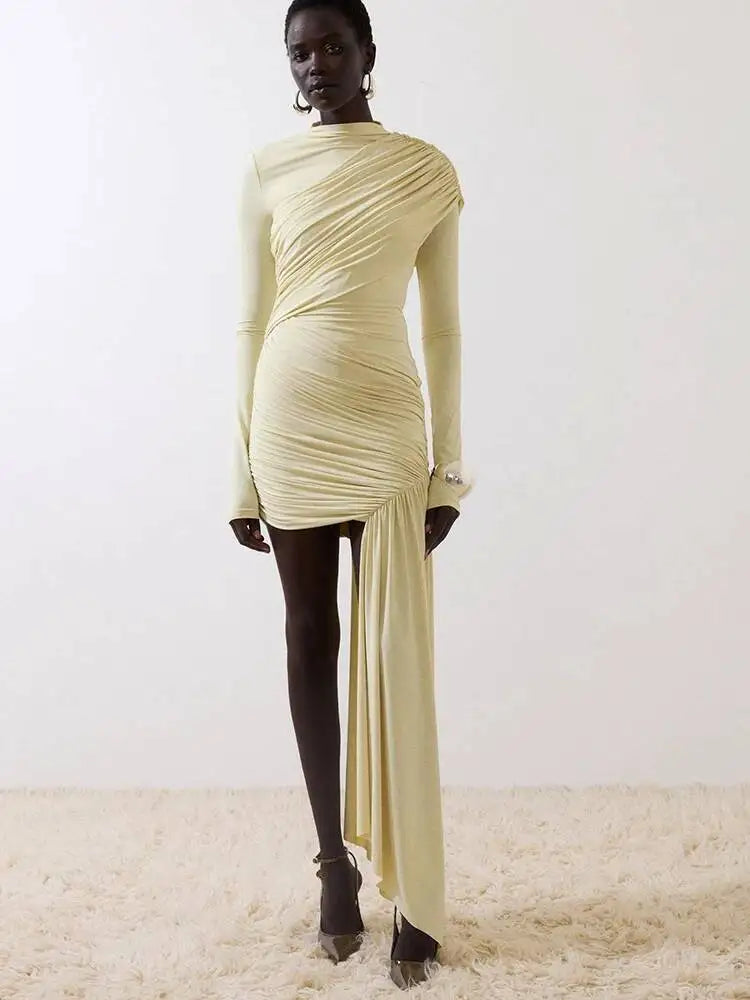 LEILA - שמלת מיני א-סימטרית קפלים שרוול ארוך דרייפ