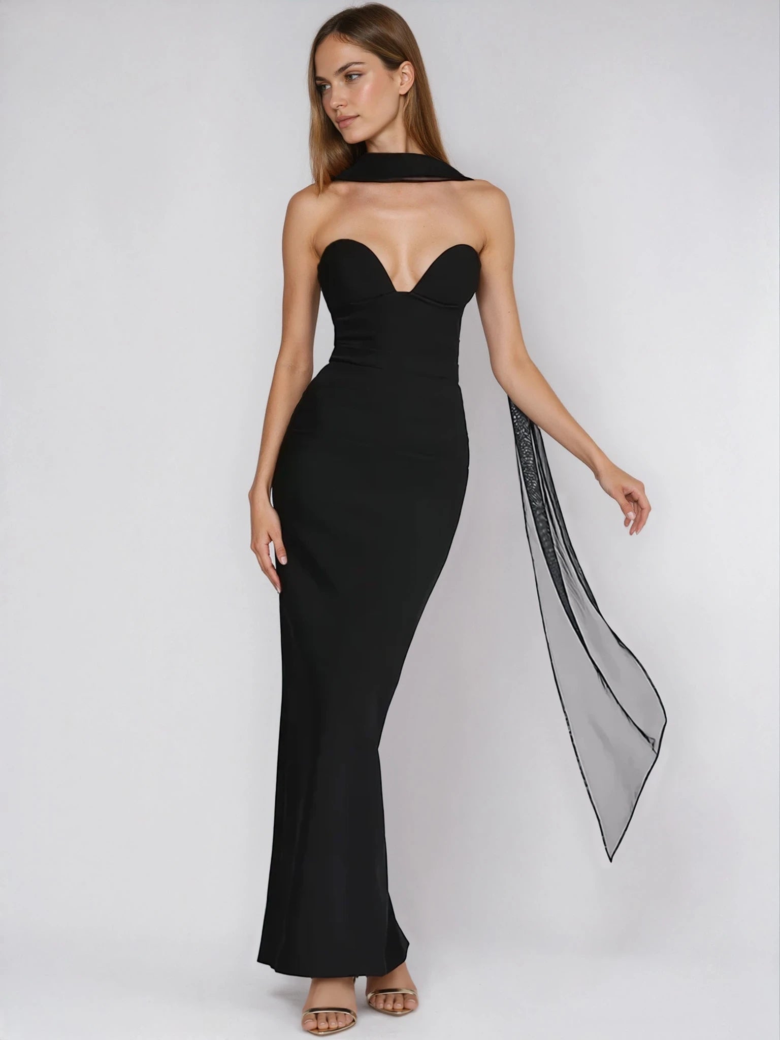 LAYLA – שמלת סטרפלס אלגנטית ומרהיבה בגזרה מחטבת