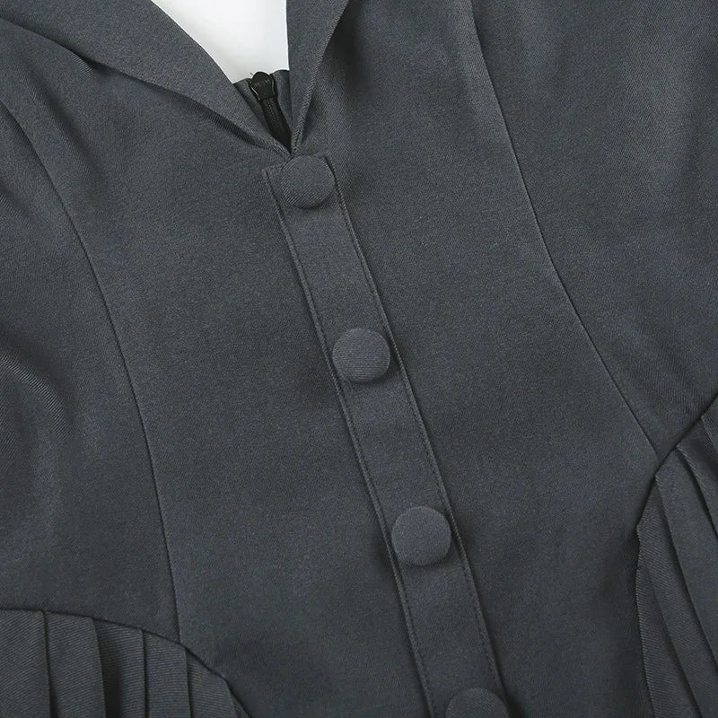 ORI – שמלת מיני מחויטת עם חצאית פליסה