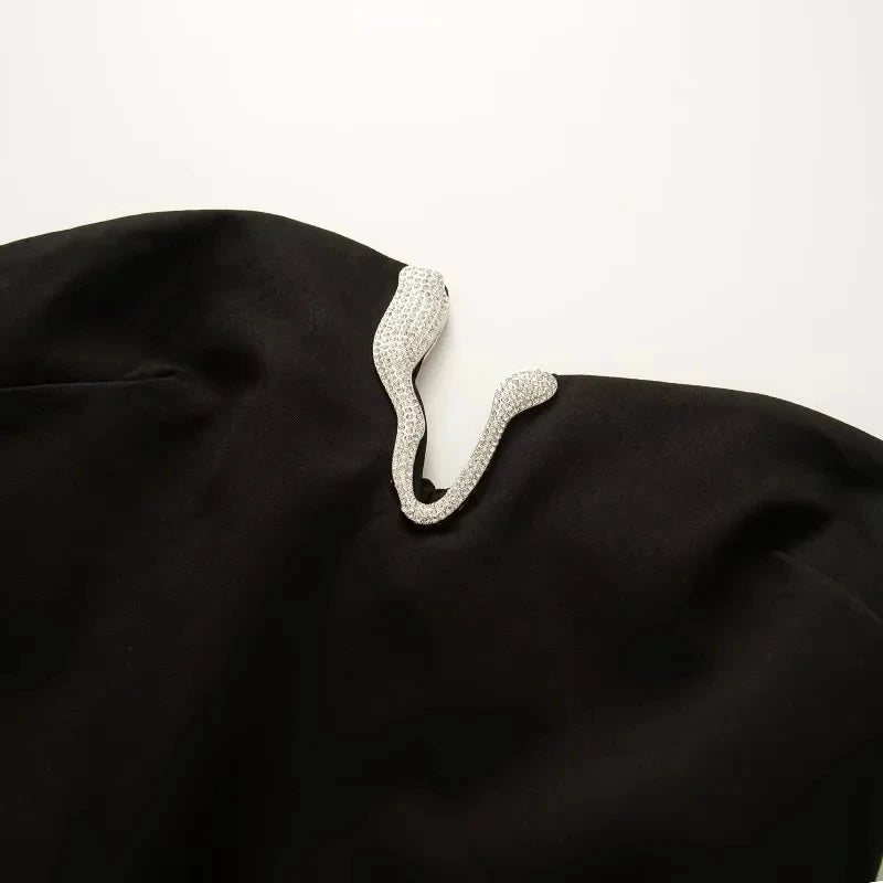 ZARA – שמלת סטרפלס מיני עם מחשוף V עמוק וקישוט קריסטלים יוקרתי