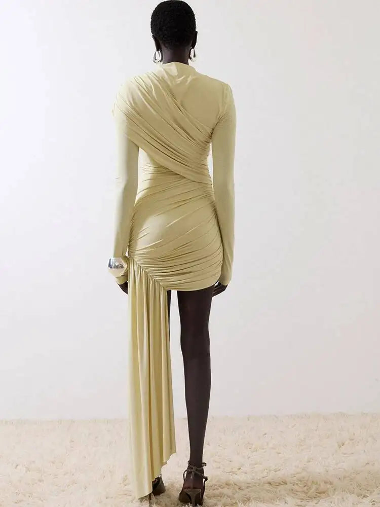 LEILA - שמלת מיני א-סימטרית קפלים שרוול ארוך דרייפ