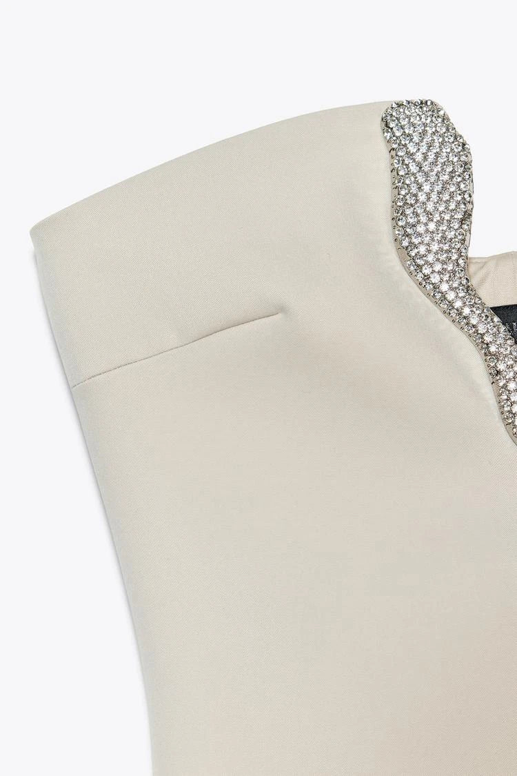 ZARA – שמלת סטרפלס מיני עם מחשוף V עמוק וקישוט קריסטלים יוקרתי