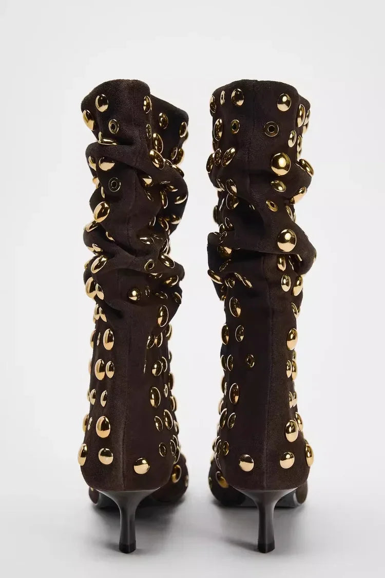 COCO - מגפון עקב מחודד עם ניטים וקפלים