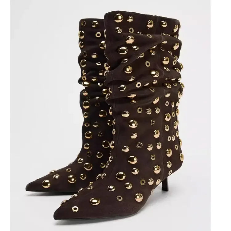 COCO - מגפון עקב מחודד עם ניטים וקפלים