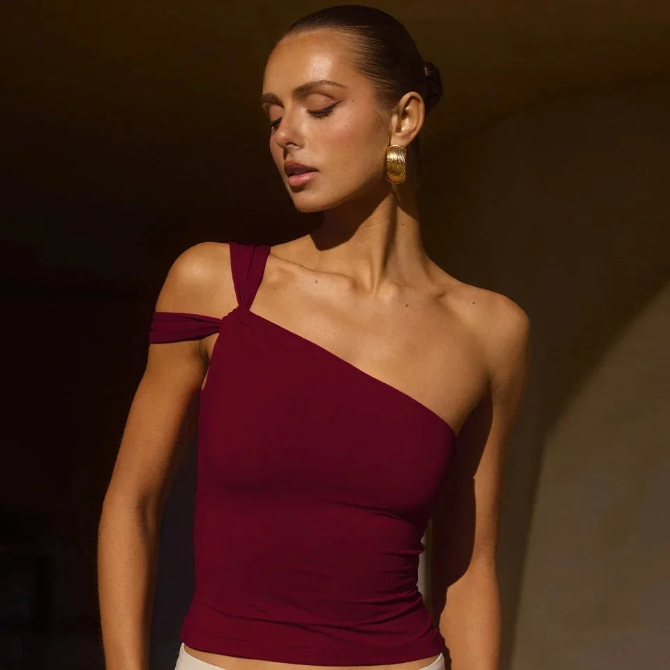 DANIELLA – טופ א־סימטרי בסגנון Y2K