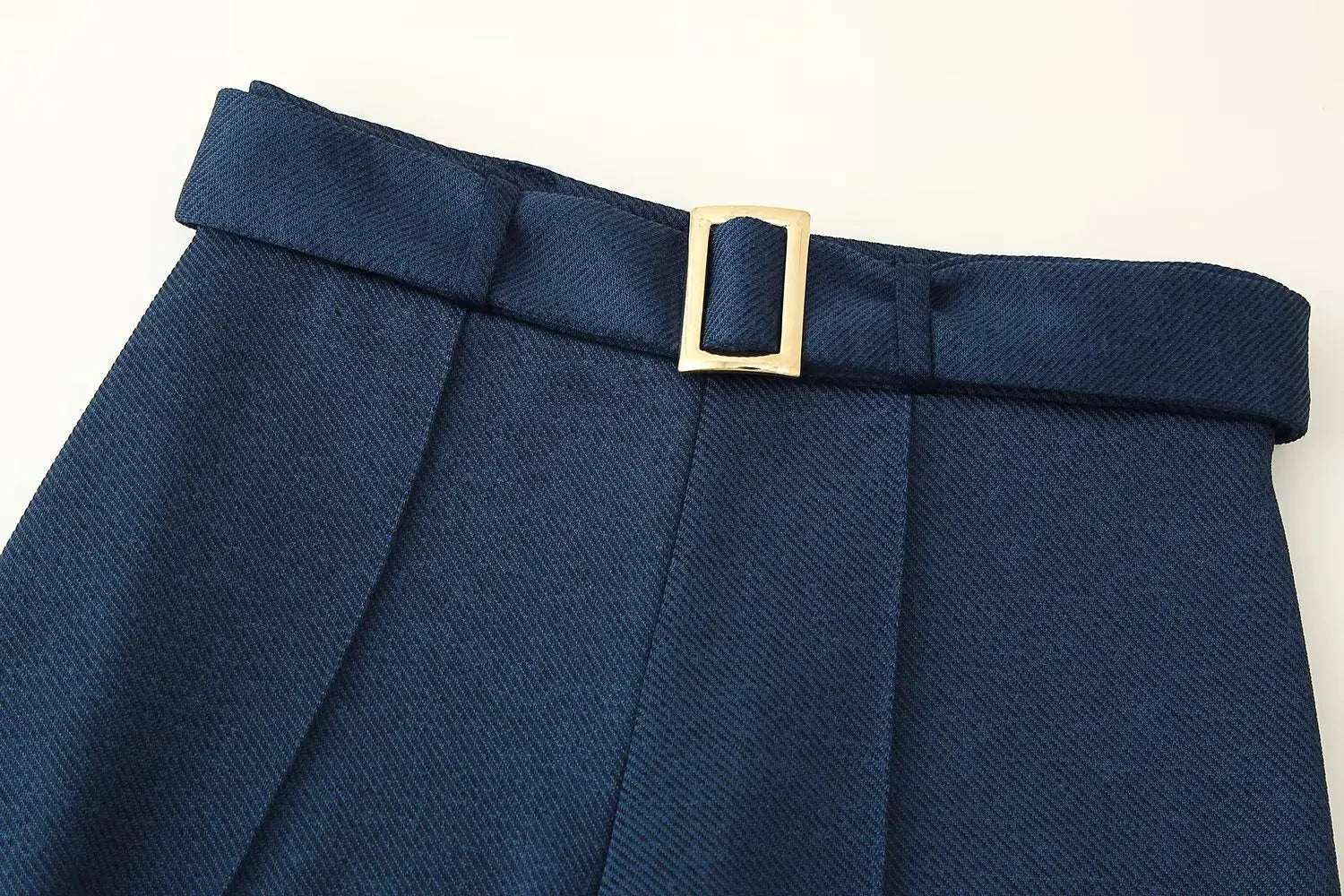 NOELLE – מכנסי Flare מתרחבים עם חגורה כלולה בכחול נייבי