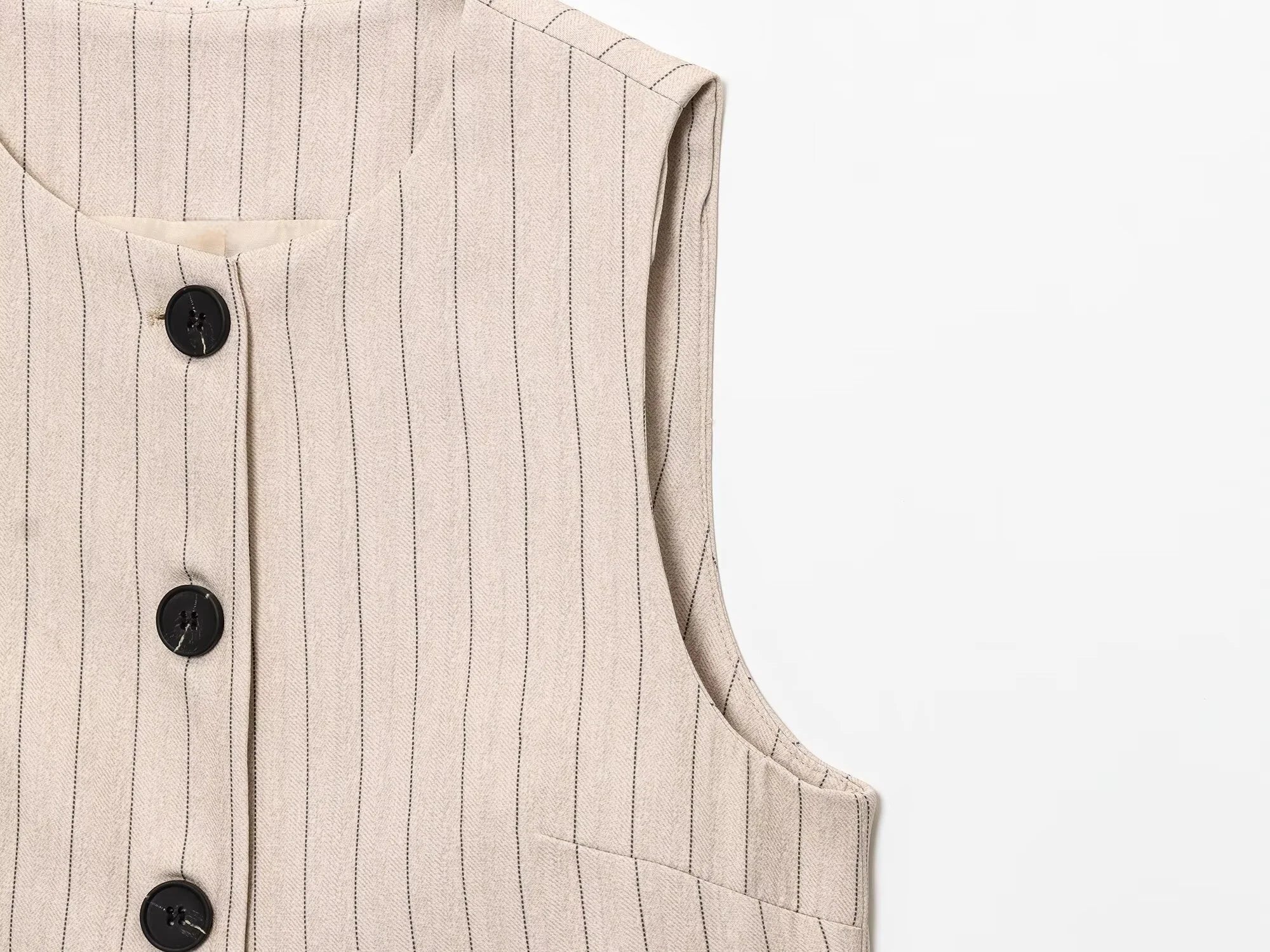 COCO – טופ פסים ללא שרוולים עם כפתורים דקורטיביים