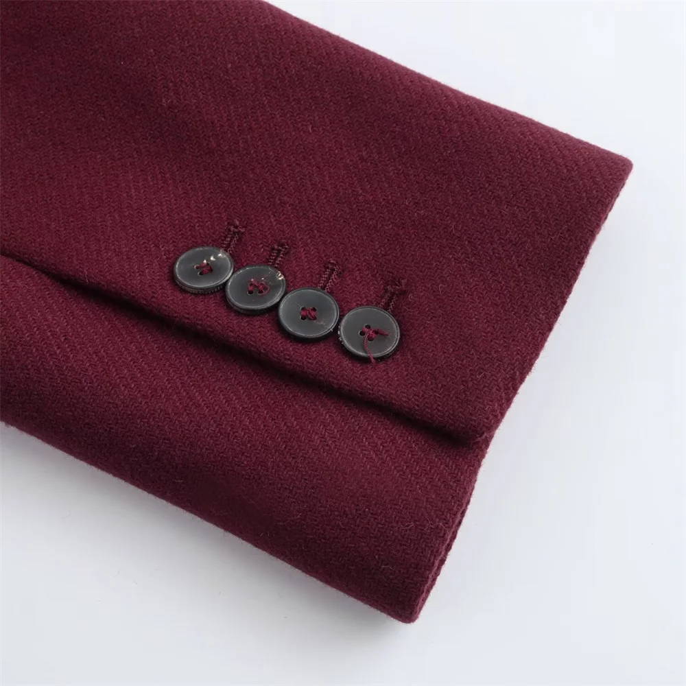 CLARA – מעיל דאבל ברסט אלגנטי במראה יוקרתי