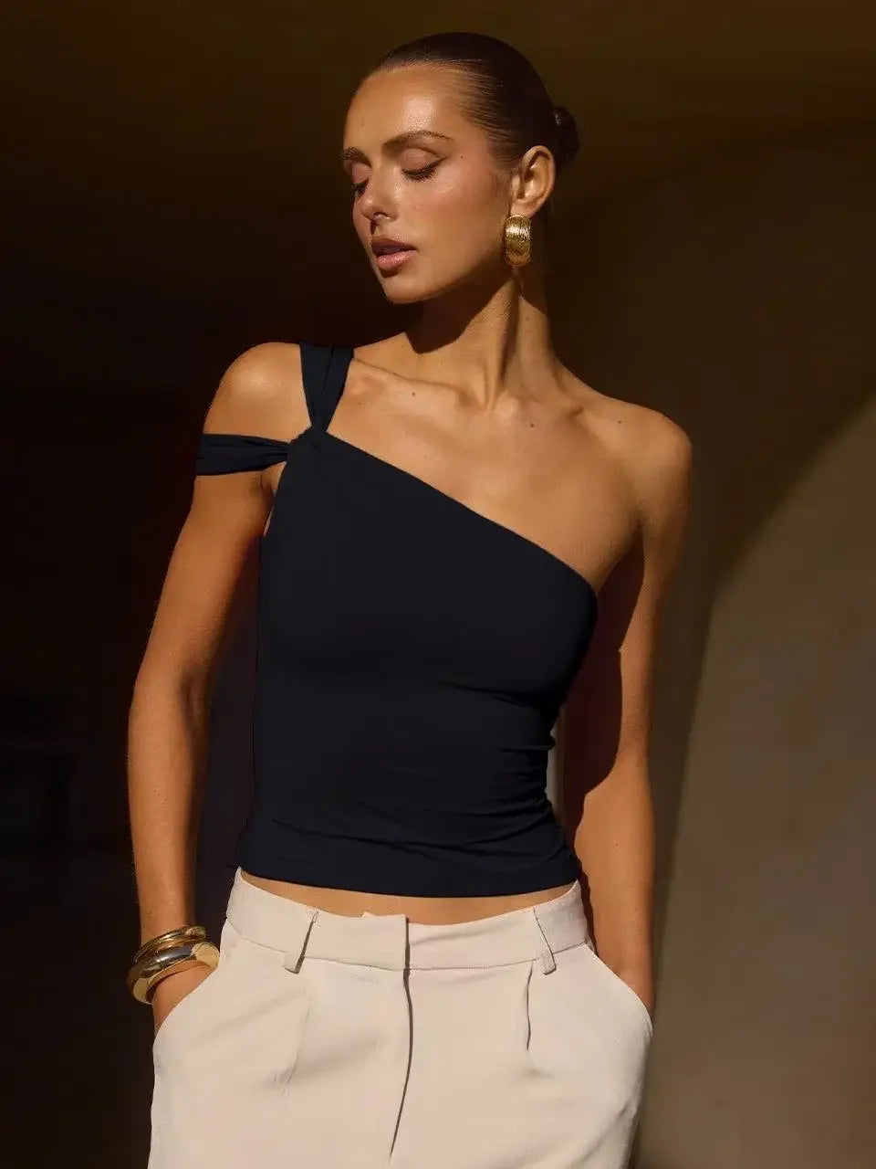 DANIELLA – טופ א־סימטרי בסגנון Y2K