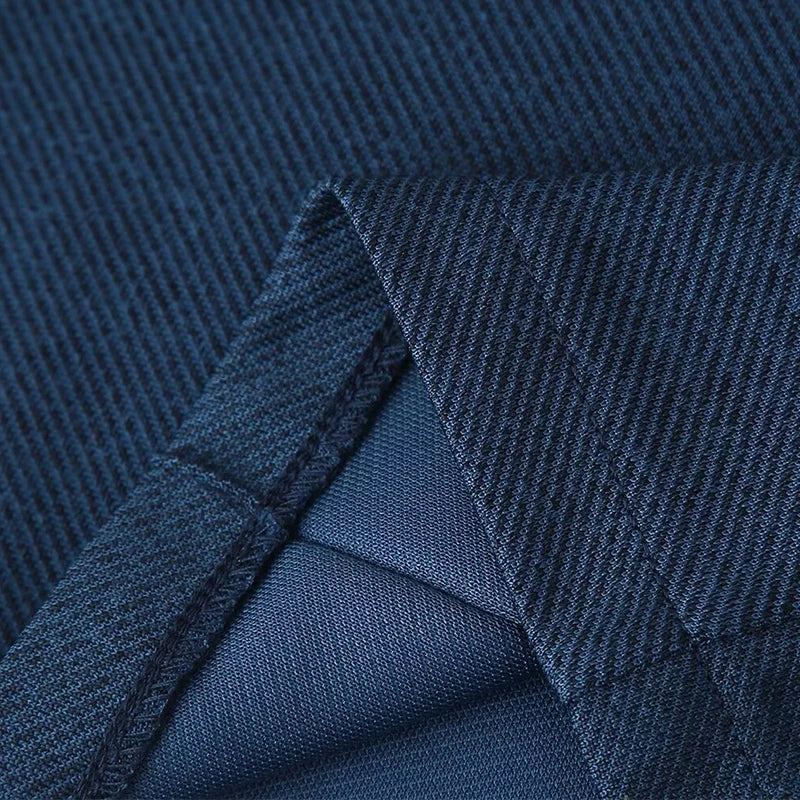 NOELLE – טופ מחויט עם כתפיות וכפתורים בכחול נייבי