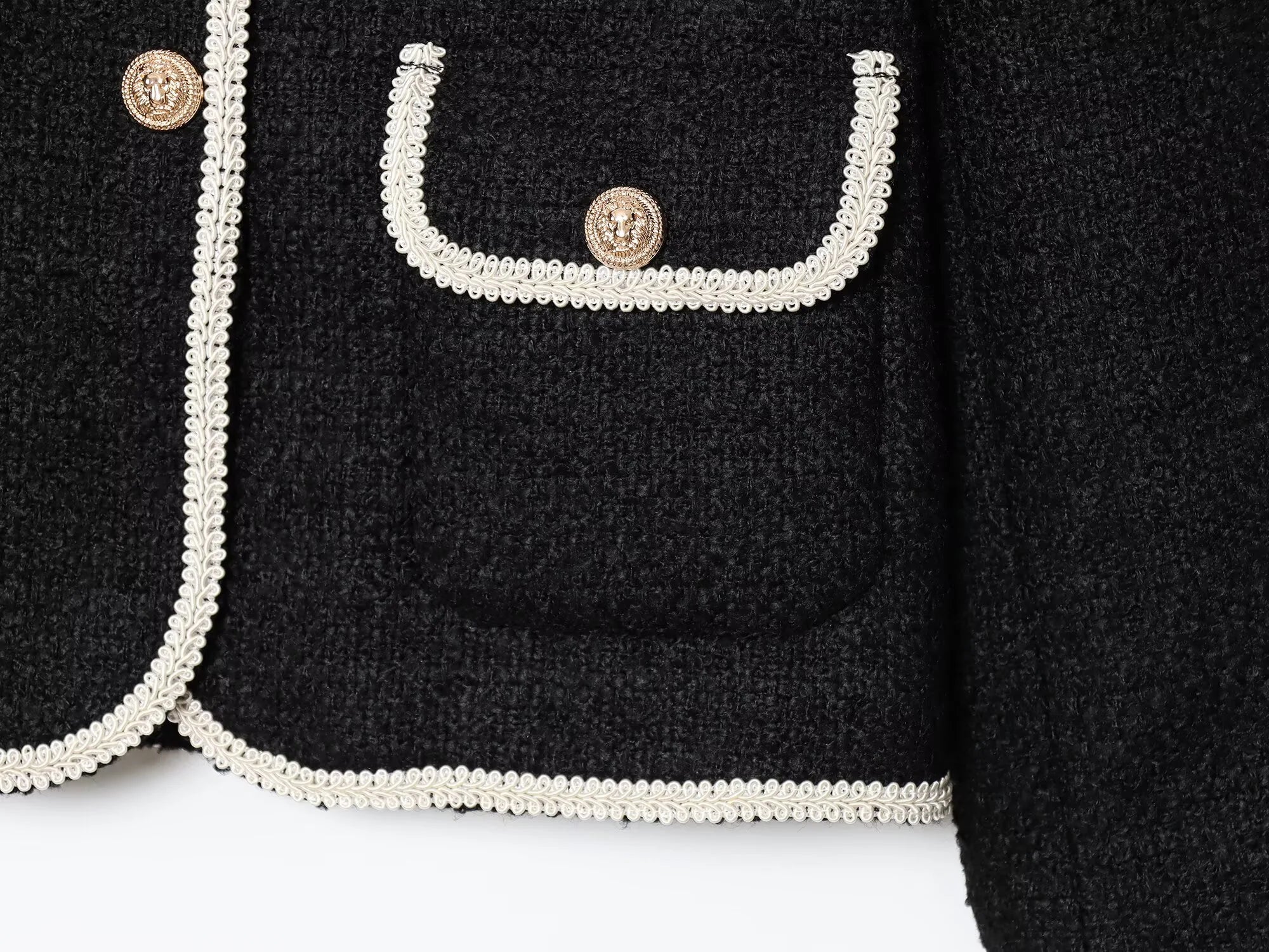 SIA – ג׳קט קצר בקונטרסט אלגנטי עם כפתורים מוזהבים