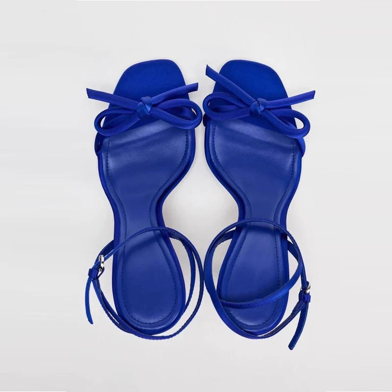 LILY – עקבים תכלת עם פפיון וסיומת מרובעת