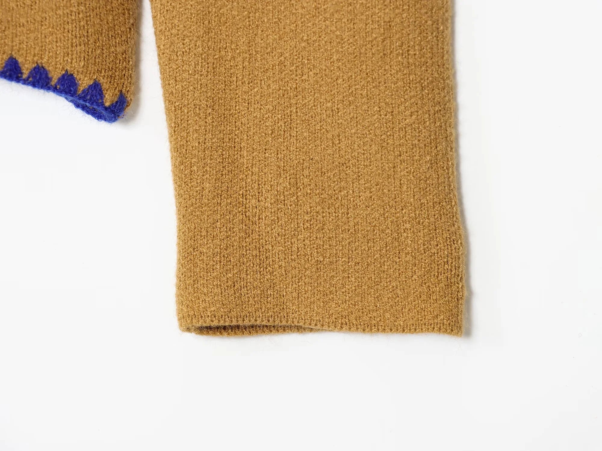 LATTE – סט סריגים: קרדיגן וגופייה תואמים עם פסים בגוון חרדל