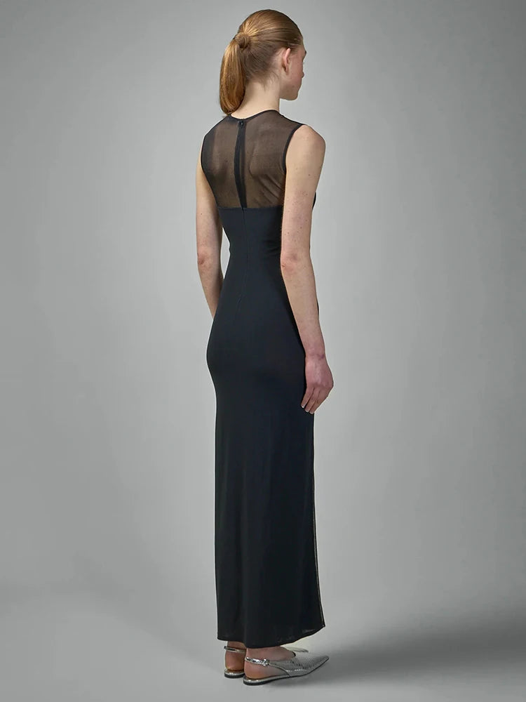 CARMEN – שמלת רשת שחורה־לבנה מחטבת עם מחשוף עגול