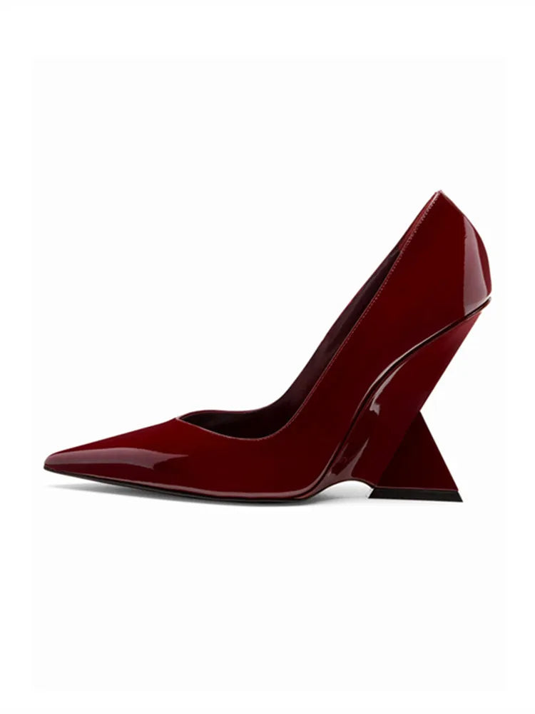 LUNA - נעלי עקב נמוך עם עקב מעוצב בוהן מחודדת