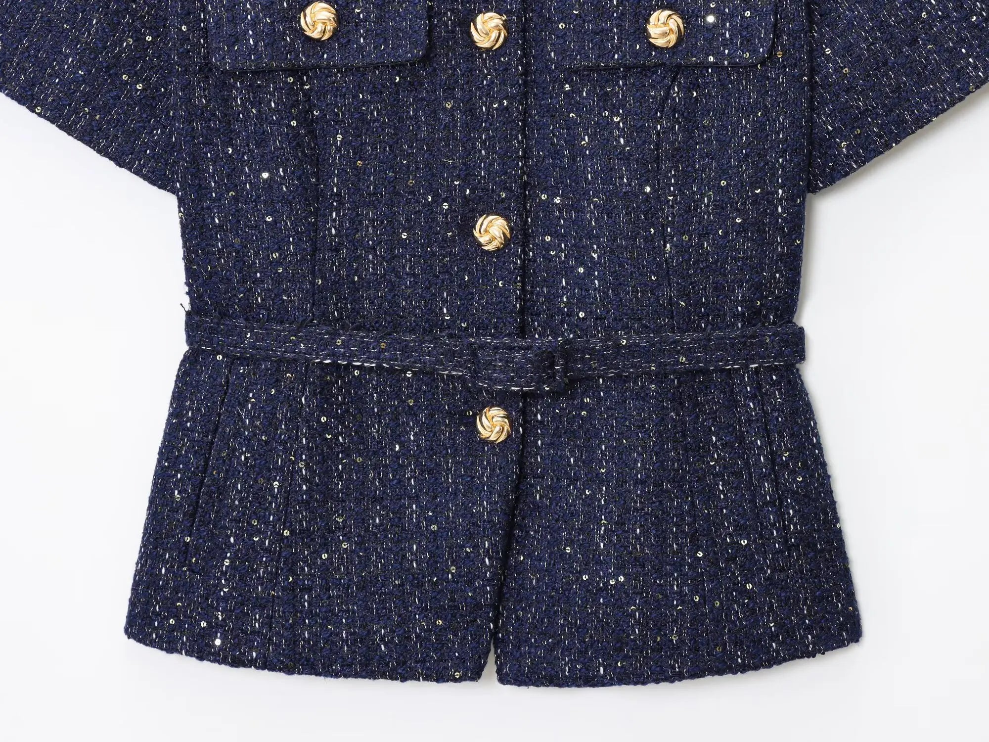 LUMI – חולצה אלגנטית עם חגורה וכפתורים זהב בכחול נייבי