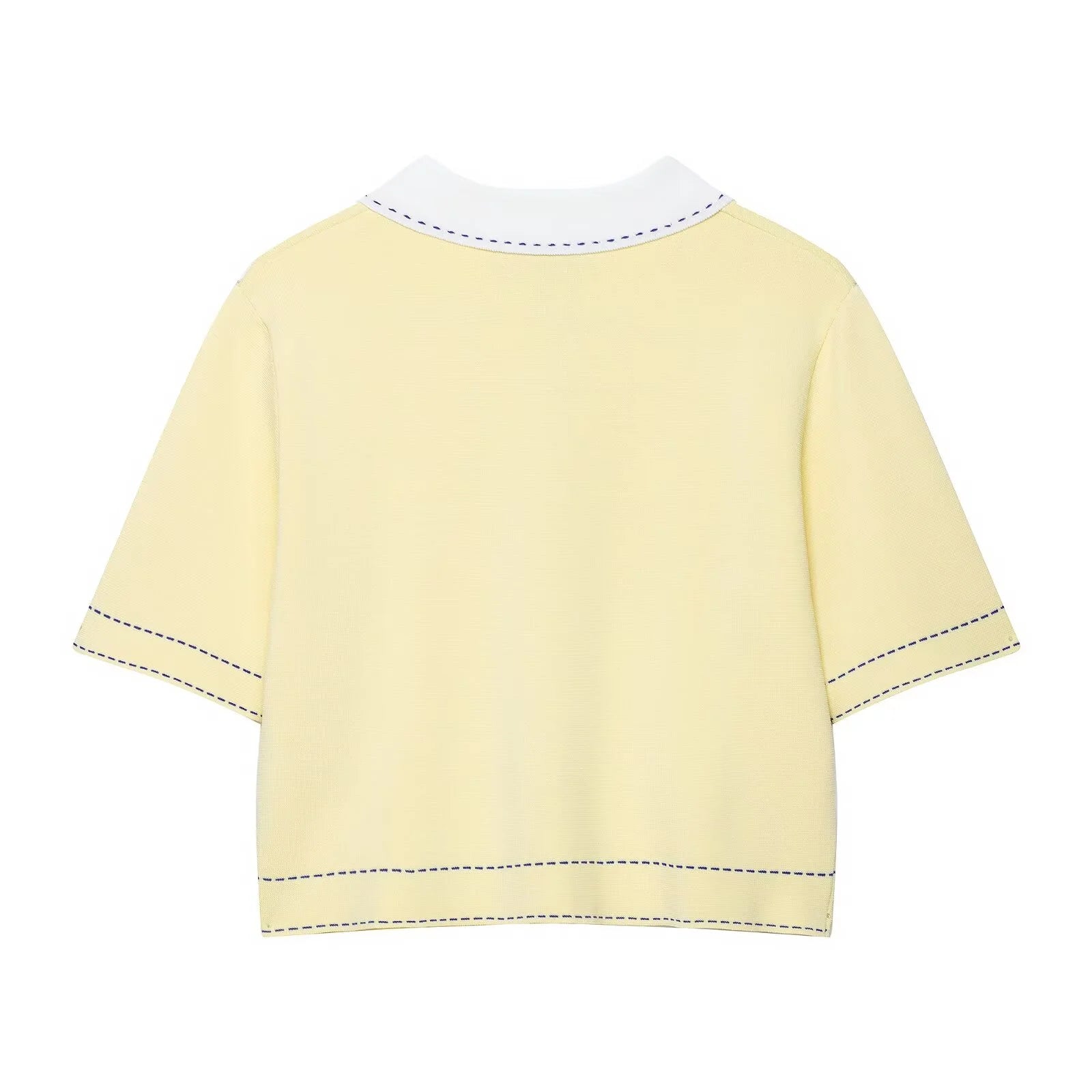 SIENNA – חולצה סרוגה קצרה עם צווארון וכפתורים בעיצוב מודרני