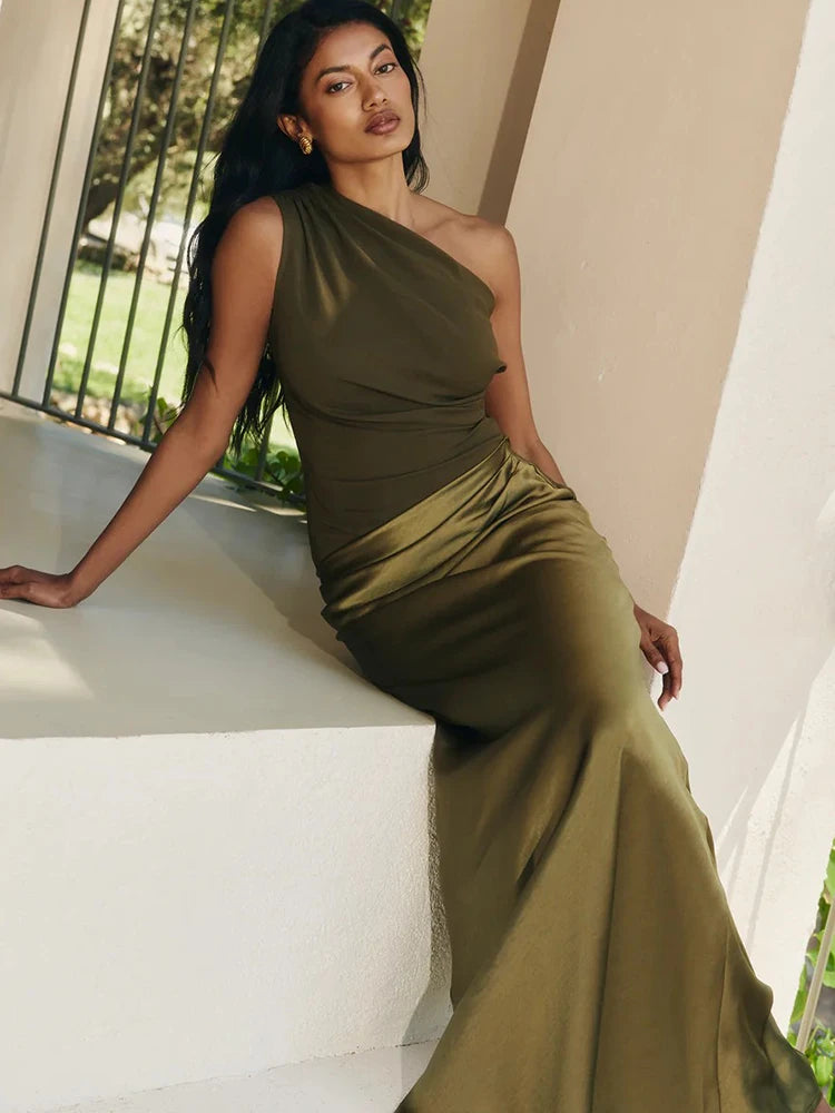 LUX - שמלת סאטן מקסי כתף אחת