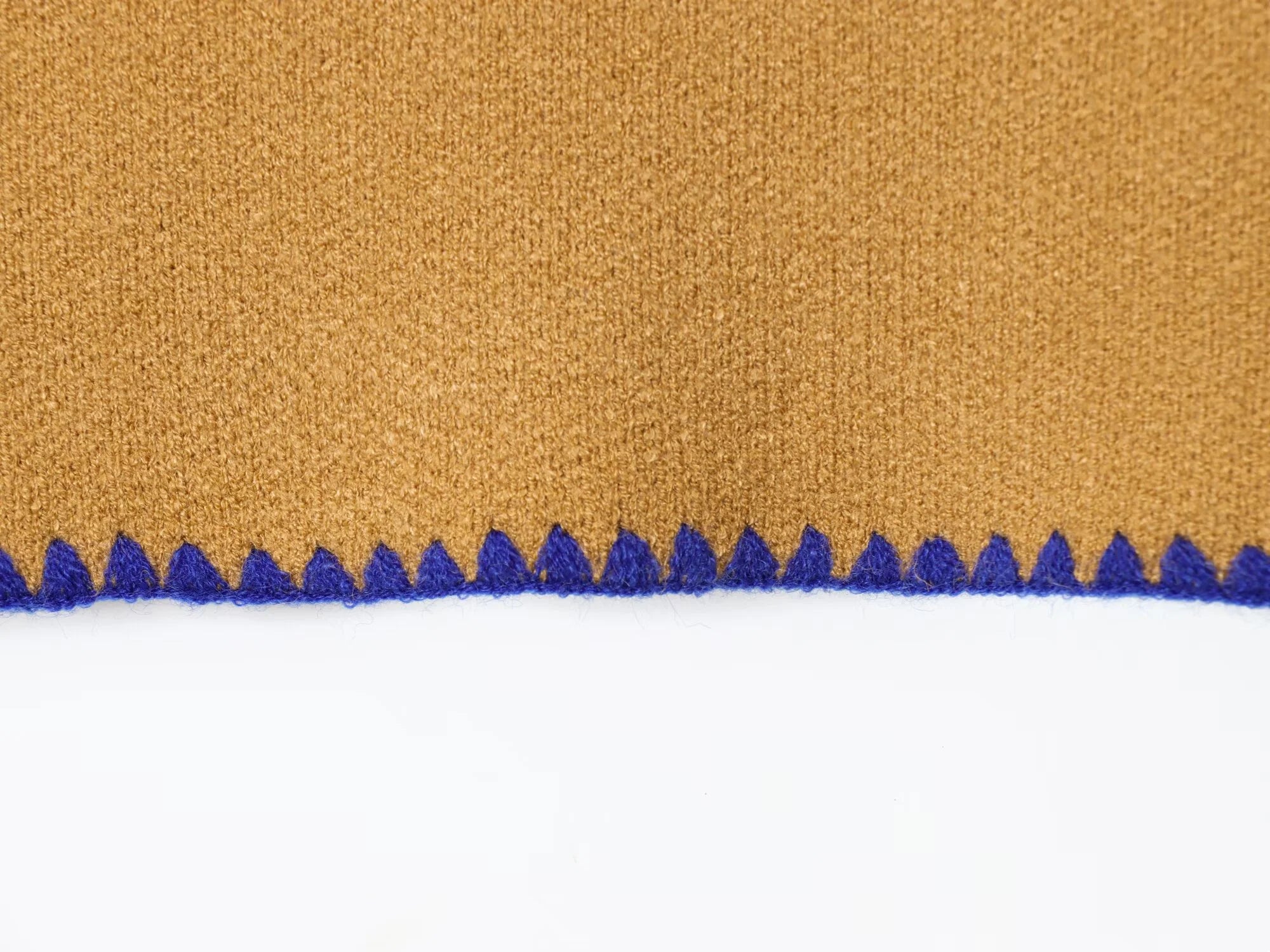 LATTE – סט סריגים: קרדיגן וגופייה תואמים עם פסים בגוון חרדל