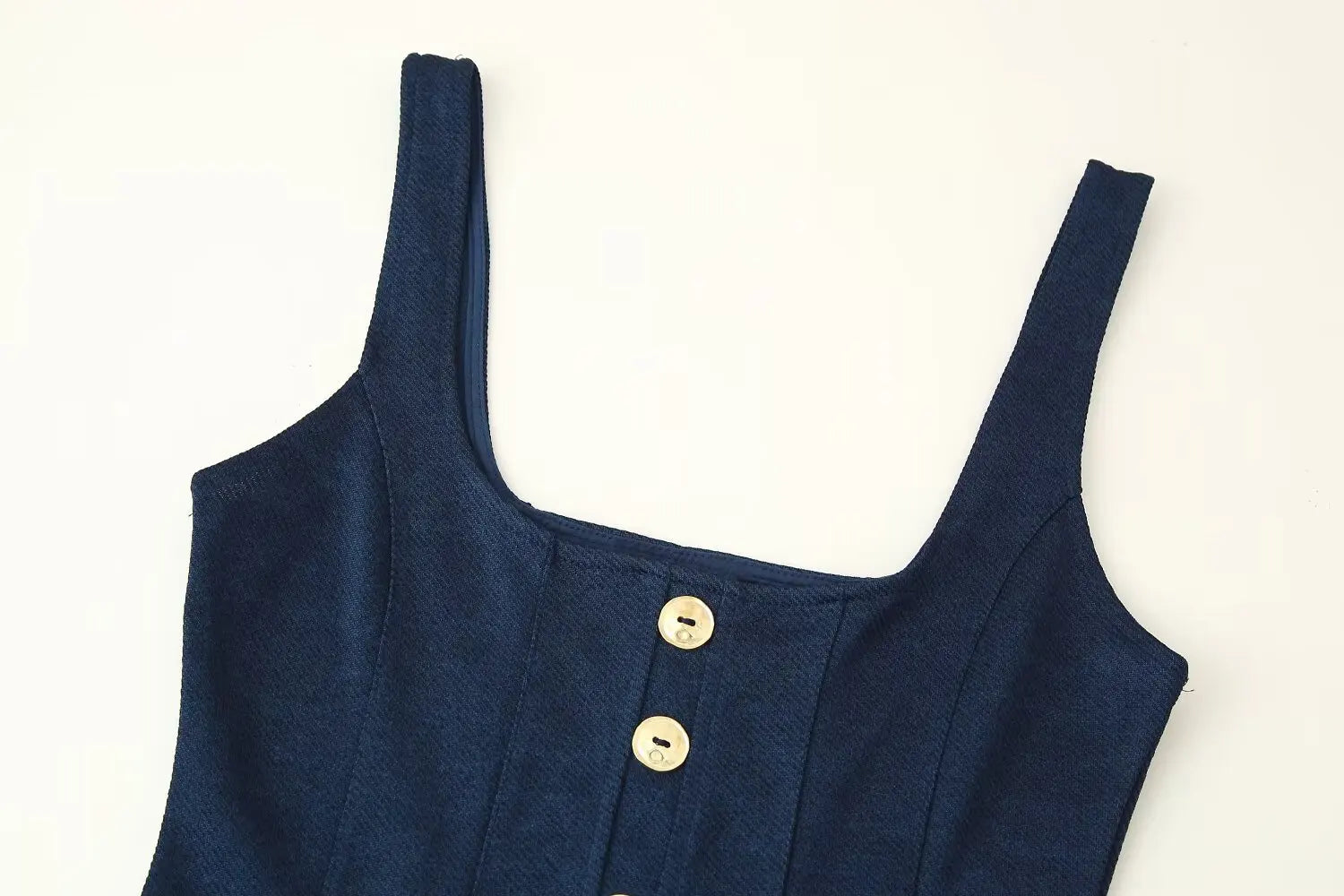 NOELLE – טופ מחויט עם כתפיות וכפתורים בכחול נייבי