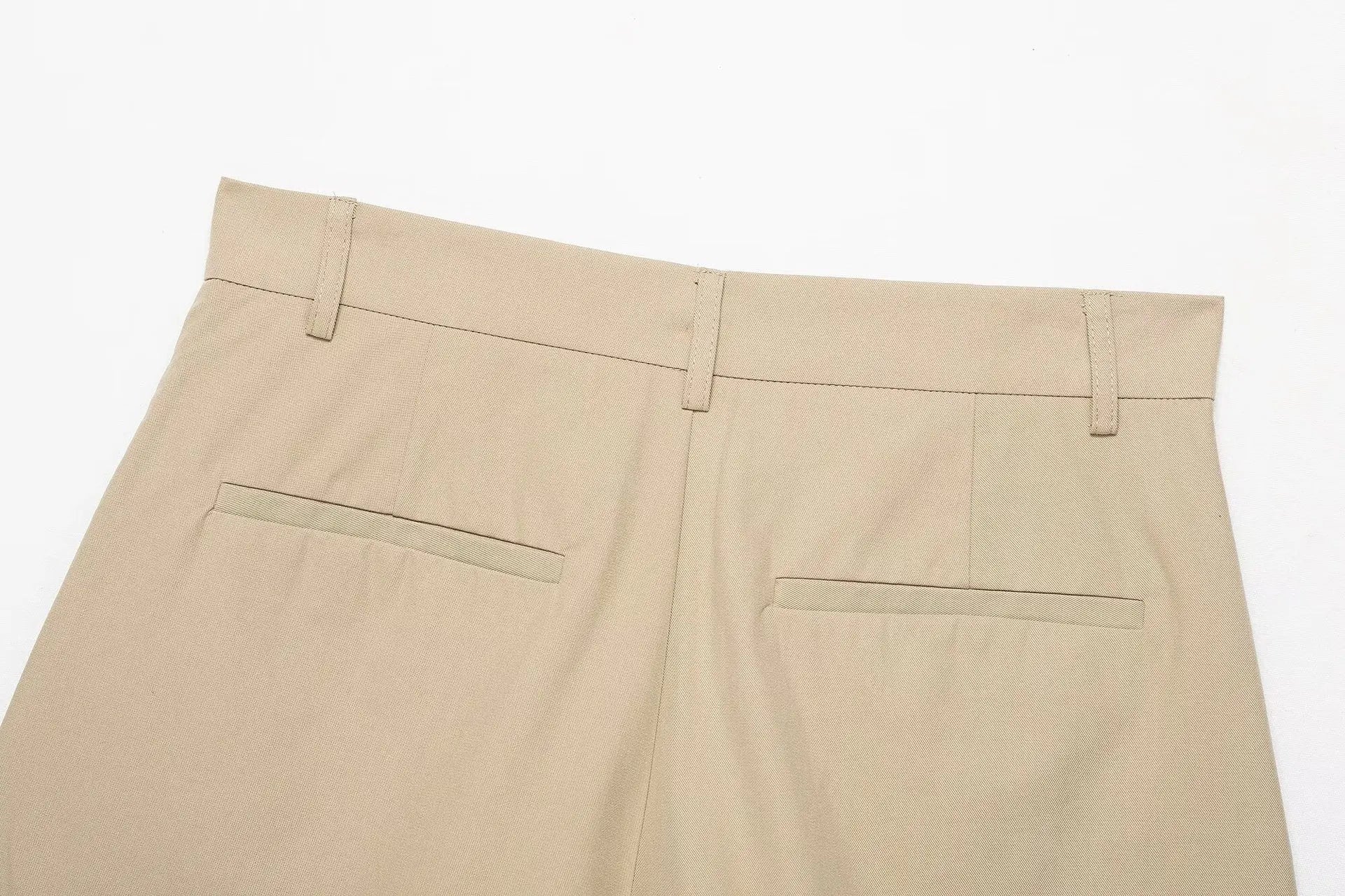 LIN – סט ז׳קט קשירה ומכנסיים קצרים בגזרה נשית ורכה