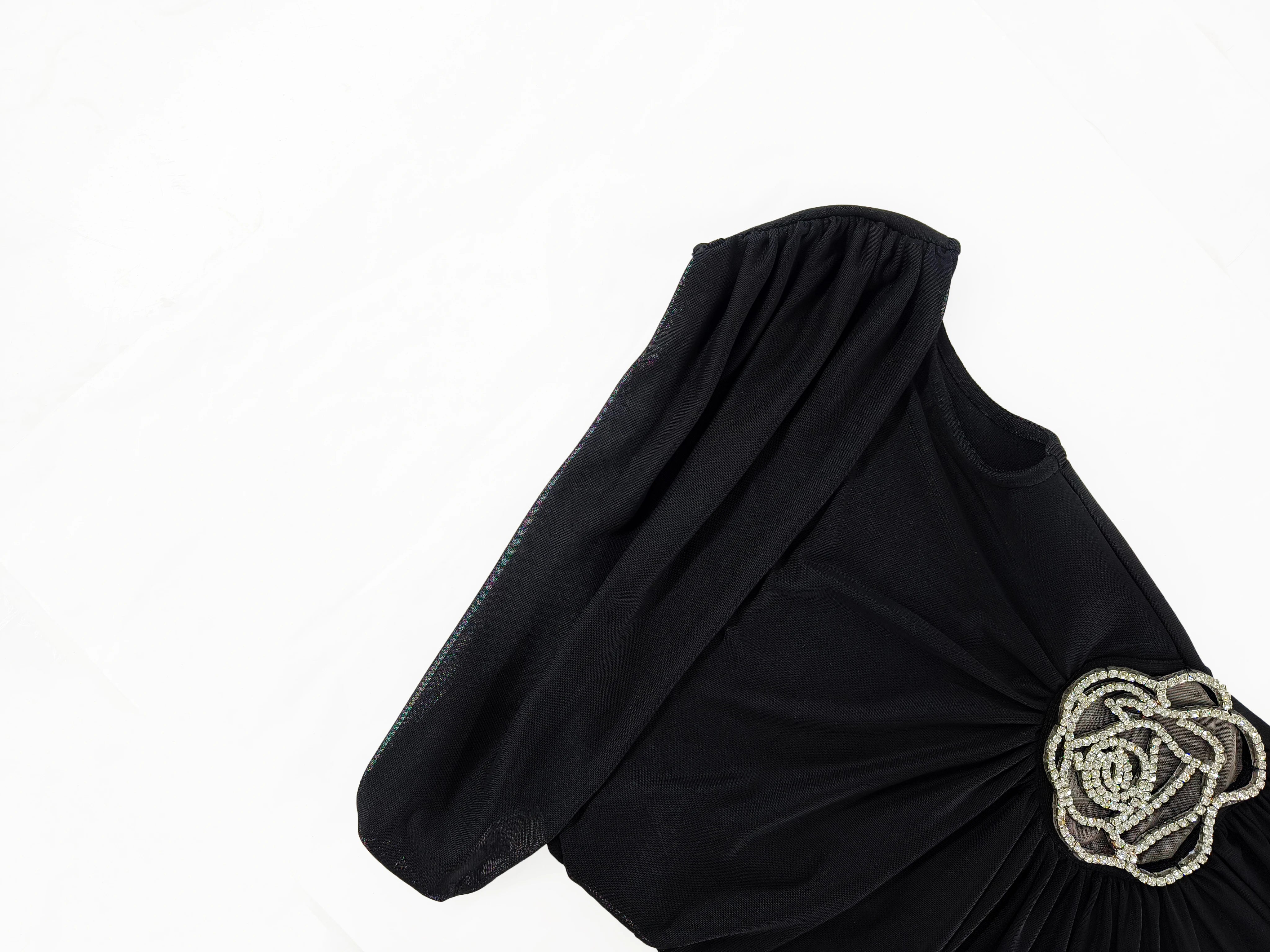 VEGA - שמלת בנדג' מיני כתף אחת פרח יהלום