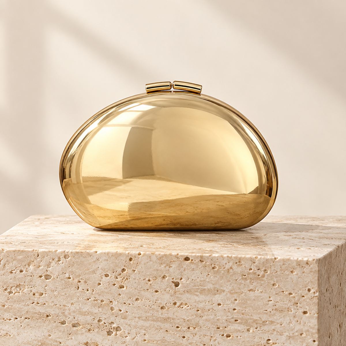 תיק סהר | קלאץ׳ מעוגל בגימור מראה – זהב