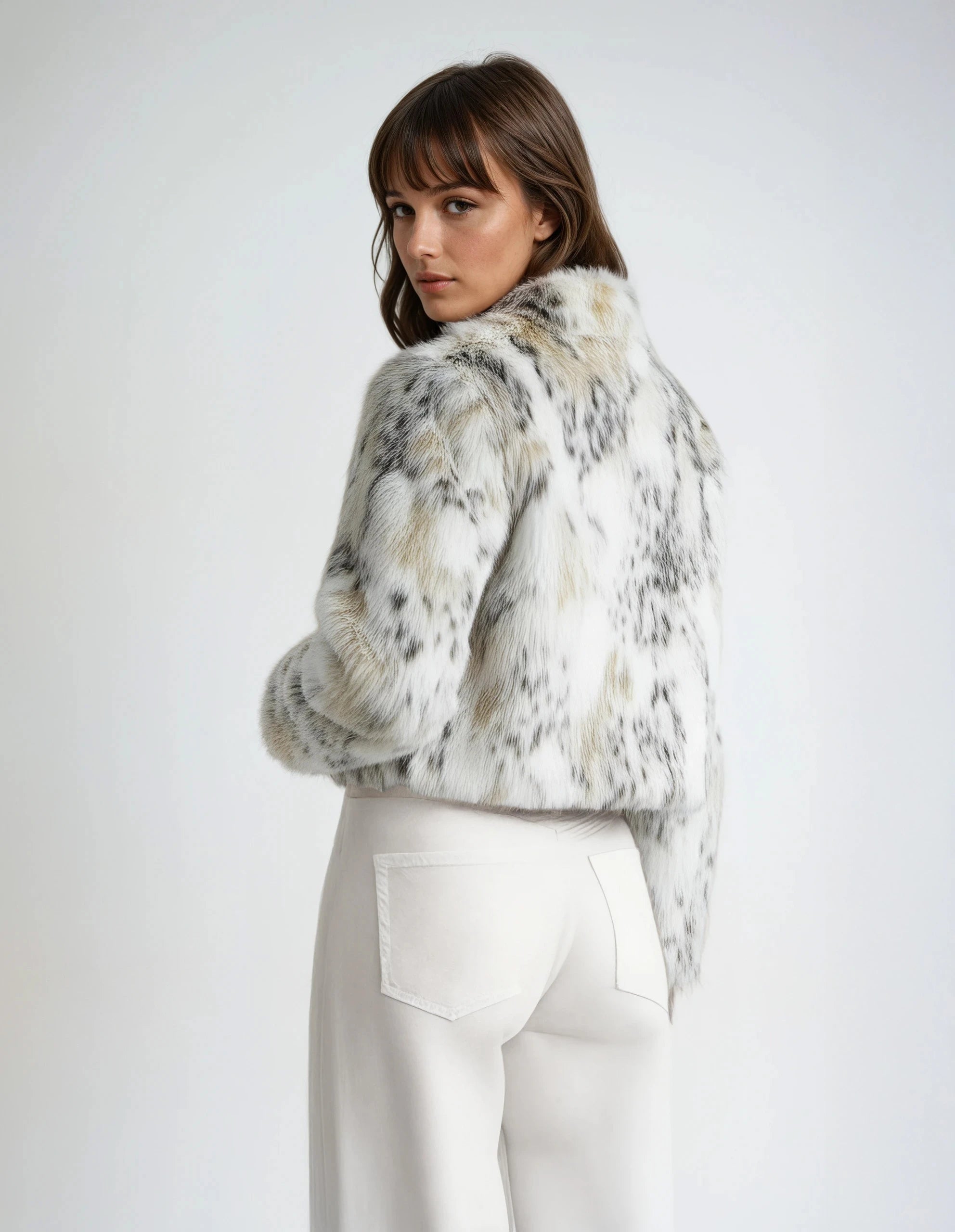 ANITA – מעיל פרווה רך בגזרת Loose עם צווארון עומד