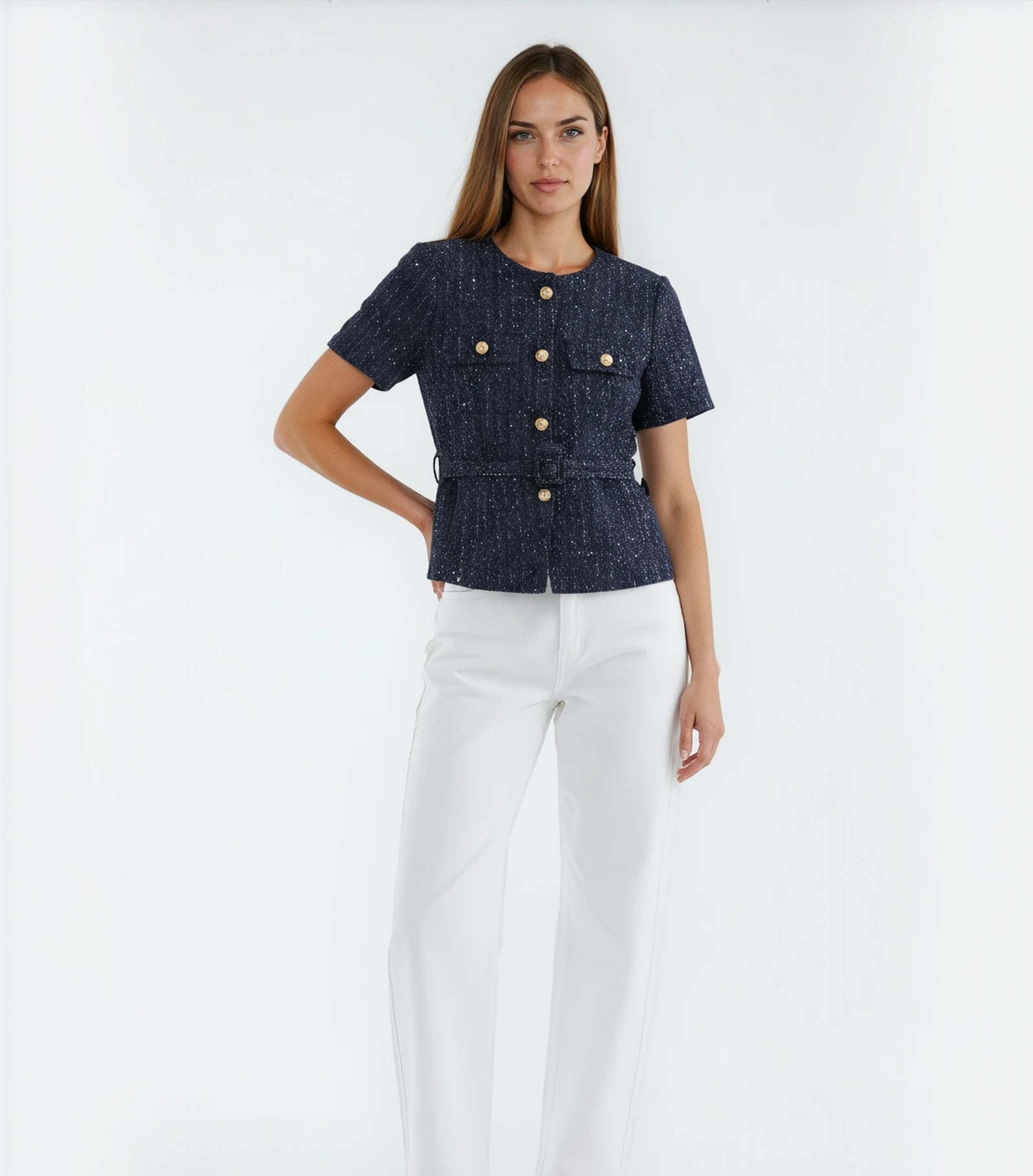 LUMI – חולצה אלגנטית עם חגורה וכפתורים זהב בכחול נייבי