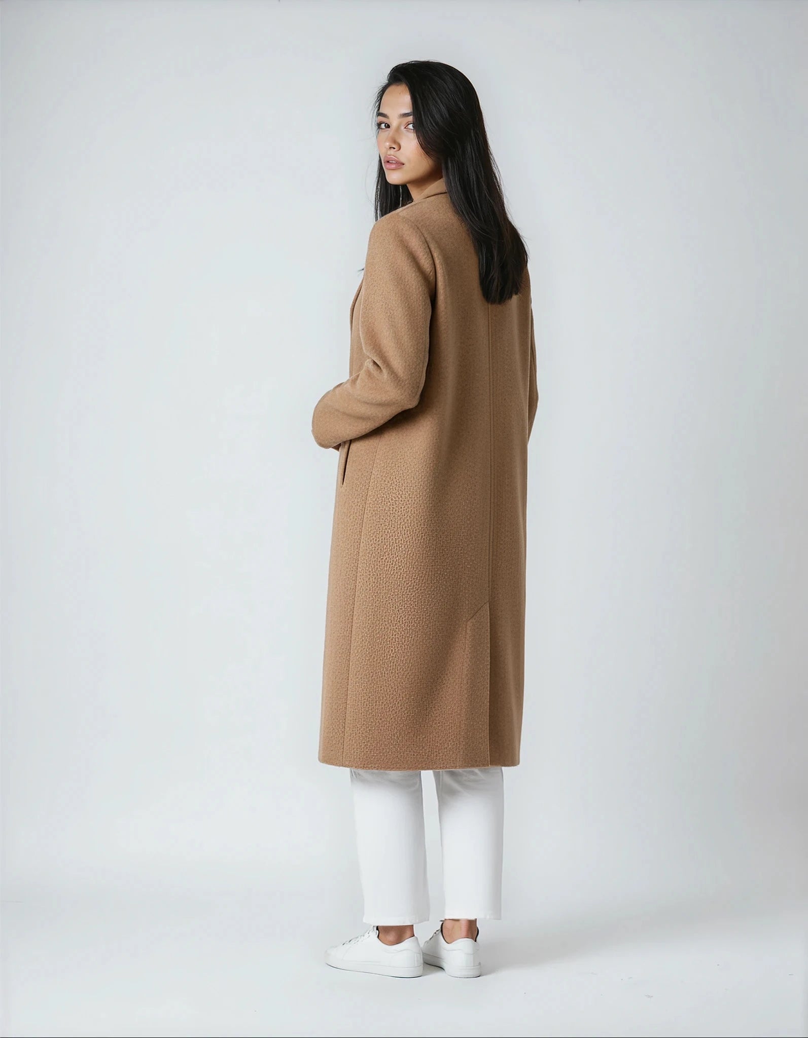 VERONA – מעיל צמר בגזרת סילואט רך בגוון קאמל