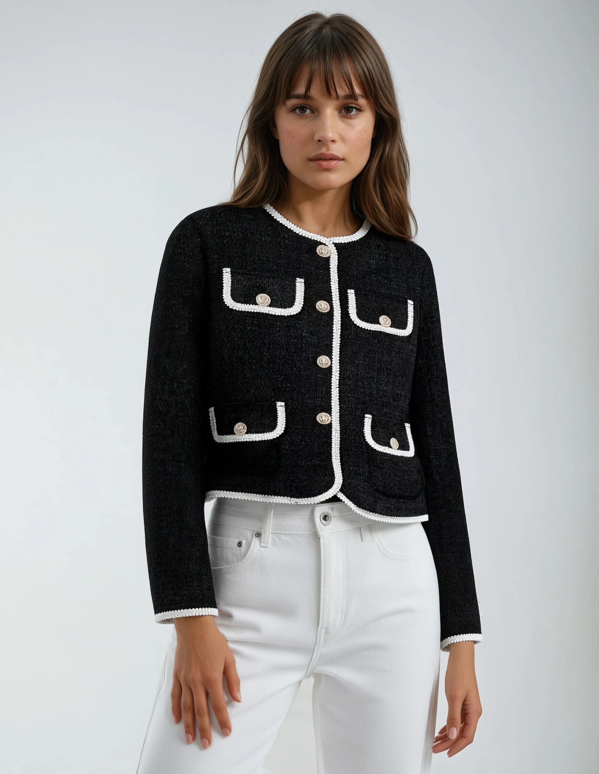 SIA – ג׳קט קצר בקונטרסט אלגנטי עם כפתורים מוזהבים