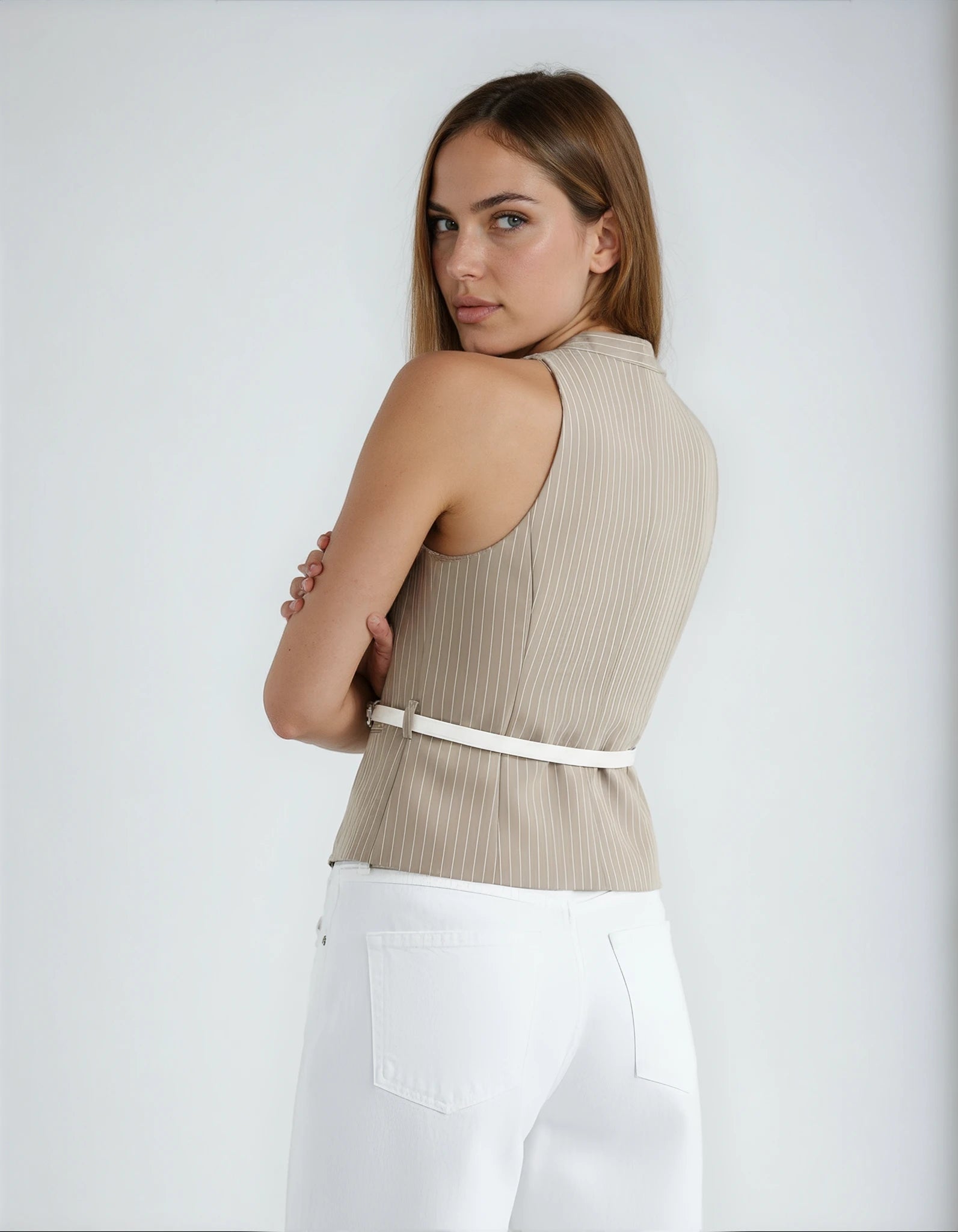 LARÉN – וסט מחויט עם חגורה וצווארון