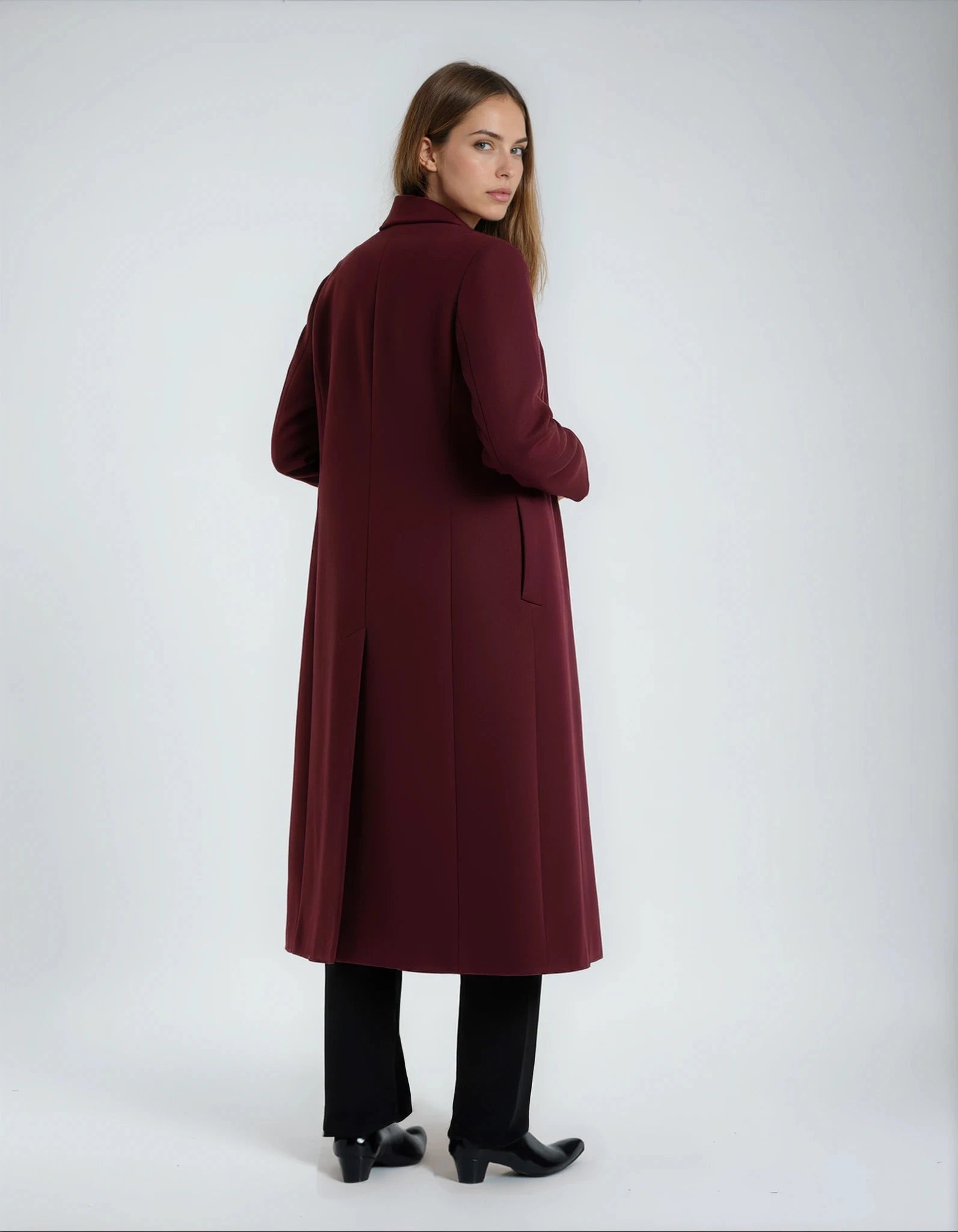 CLARA – מעיל דאבל ברסט אלגנטי במראה יוקרתי