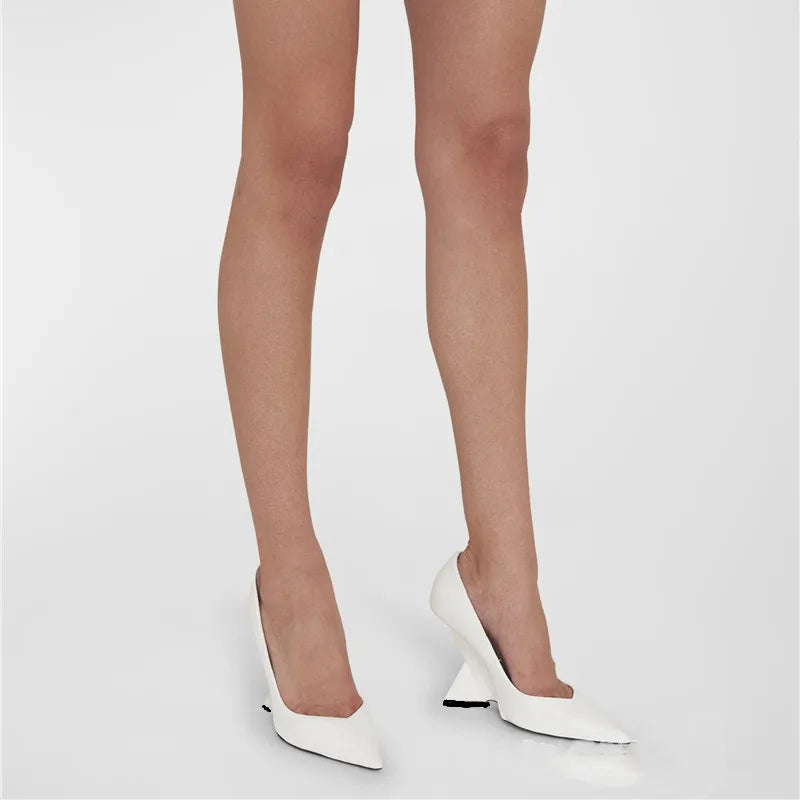 LUNA - נעלי עקב נמוך עם עקב מעוצב בוהן מחודדת