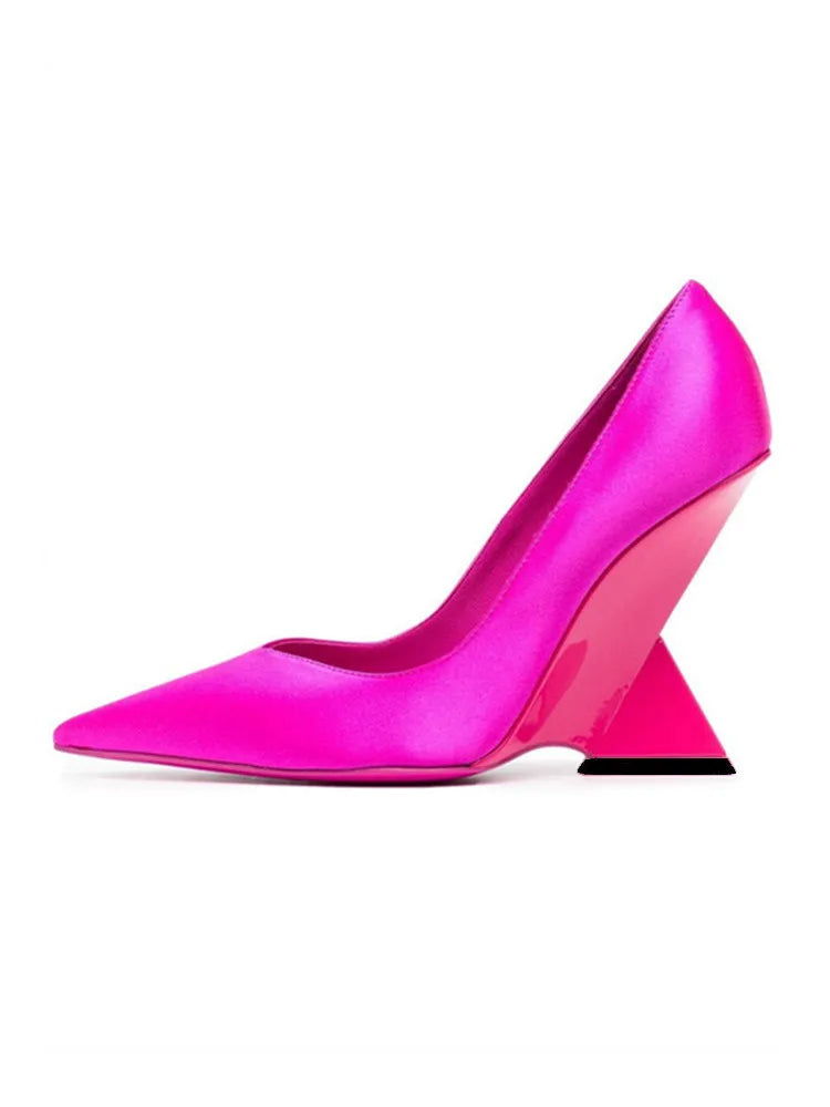 LUNA - נעלי עקב נמוך עם עקב מעוצב בוהן מחודדת