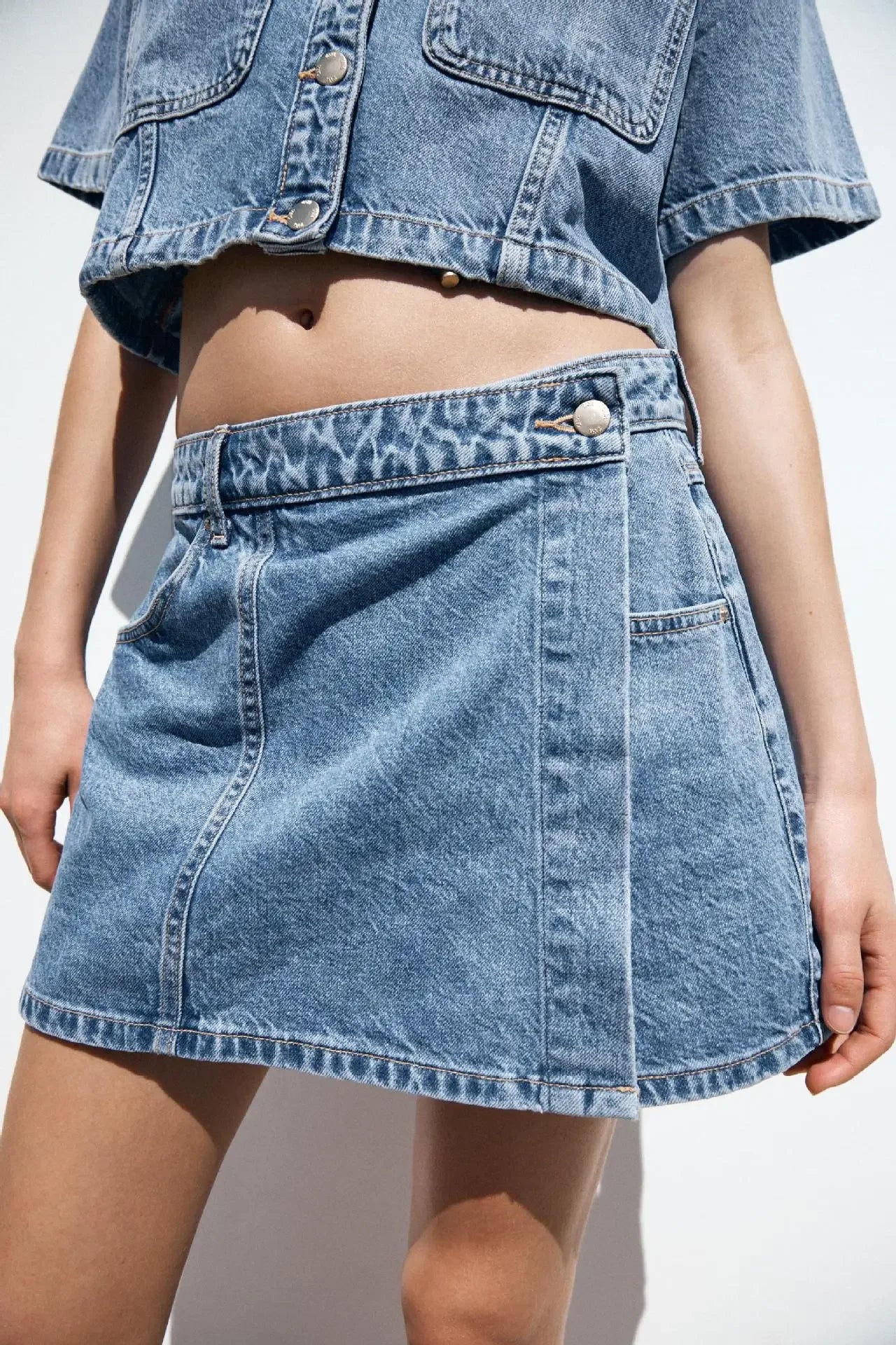 KENDALL – סט דנים: חולצה מכופתרת וחצאית מיני