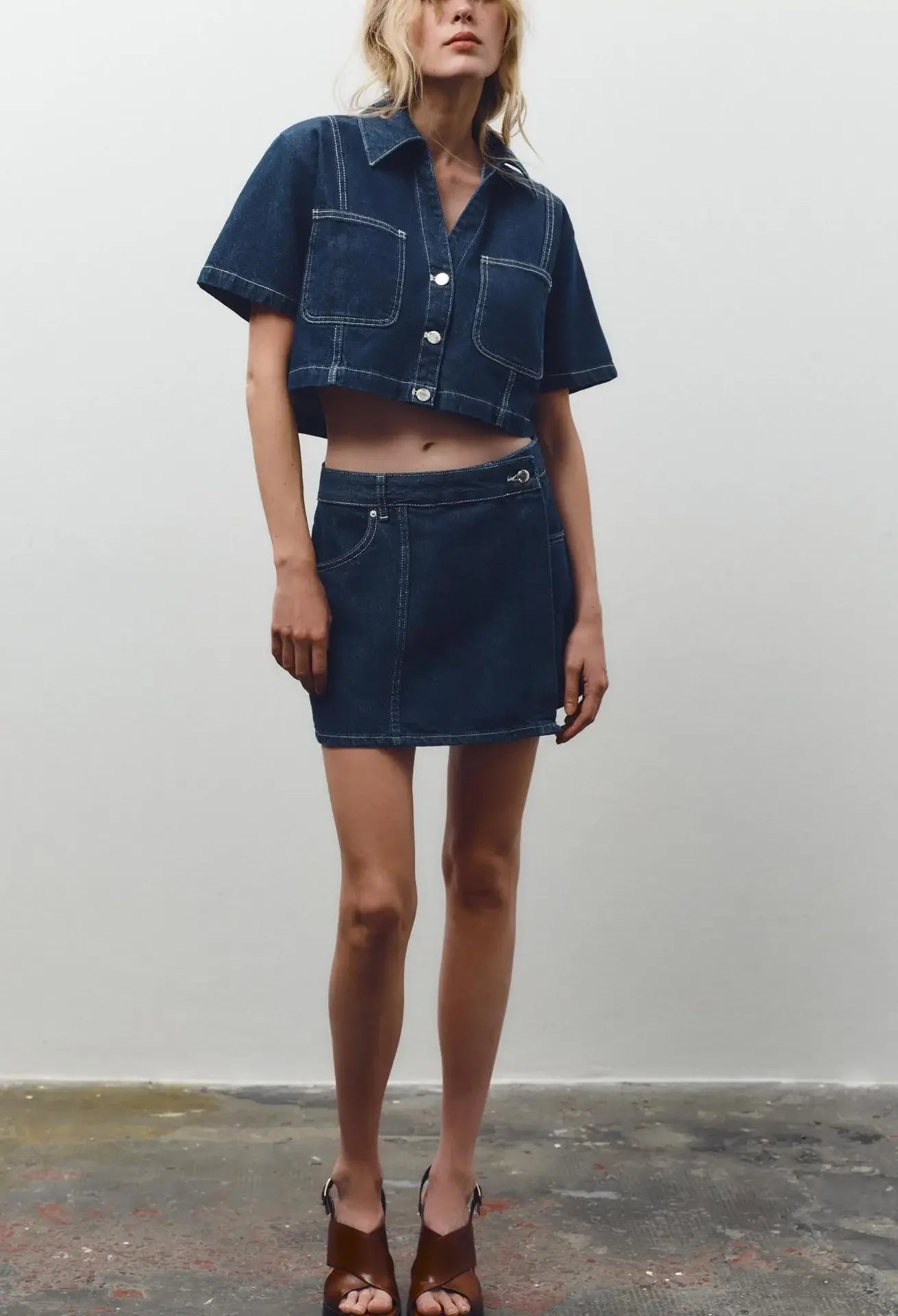 KENDALL – סט דנים: חולצה מכופתרת וחצאית מיני