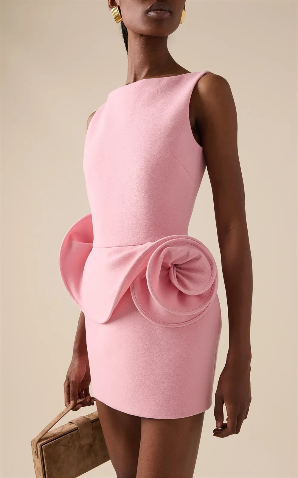 PEARL - שמלת מיני גב חשוף קשת דקורטיבית ללא שרוולים