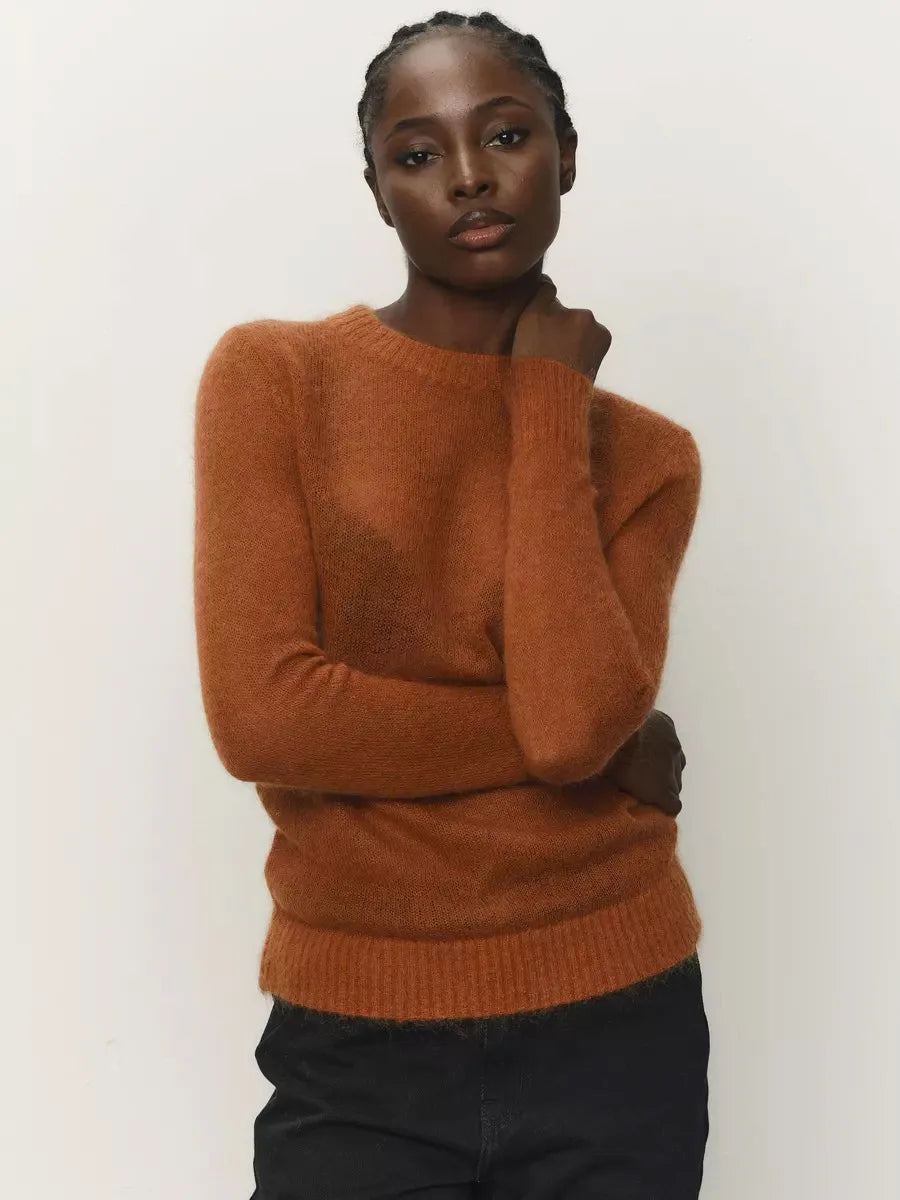 CLEO - סוודר סרוג דק עם צווארון עגול