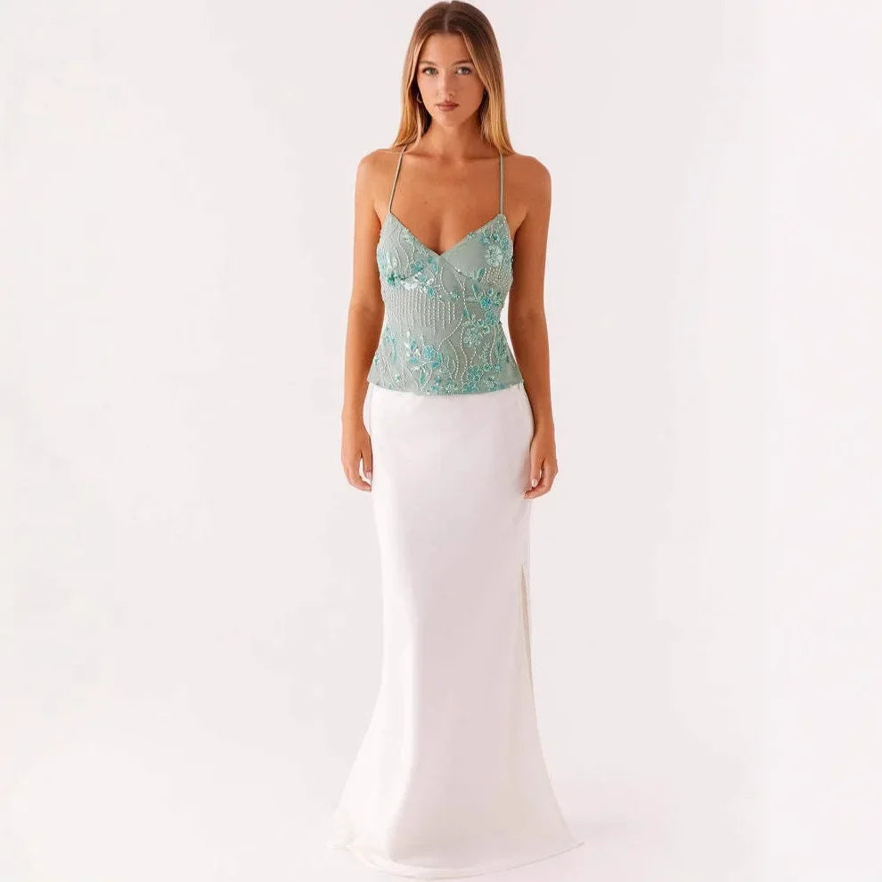 VALENTINA – גופיית Slim Fit רקומה עם כתפיות מוצלבות