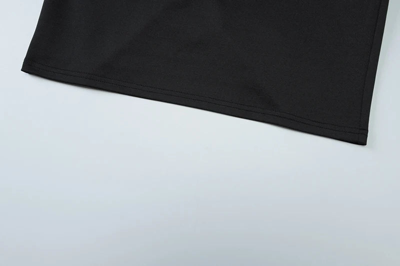 LARA – שמלת מקסי שחורה עם שקיפויות מחטבות וגב פתוח